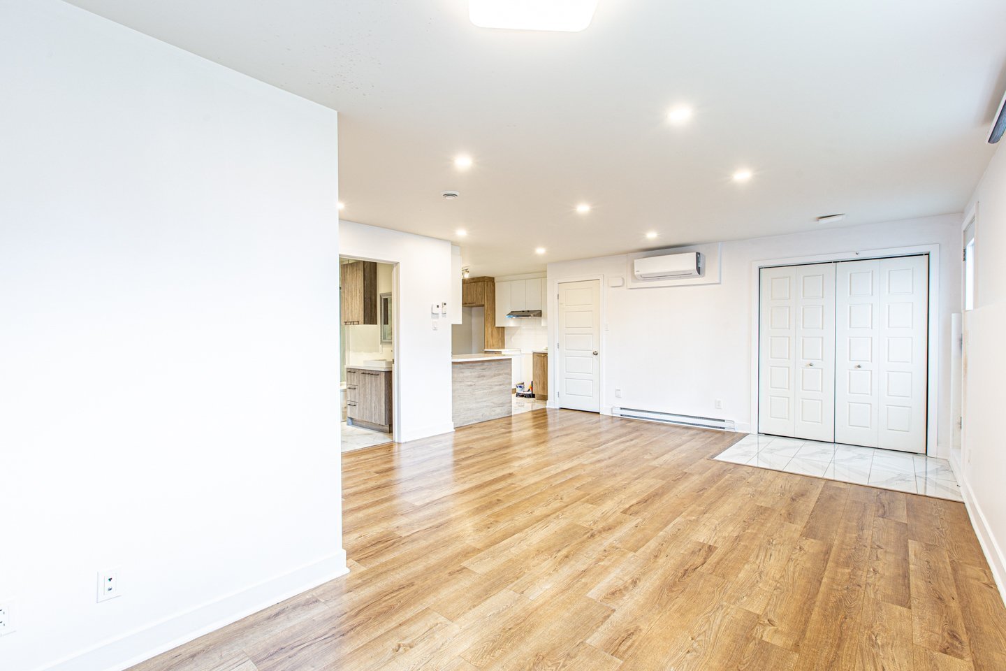 Photo - Interior