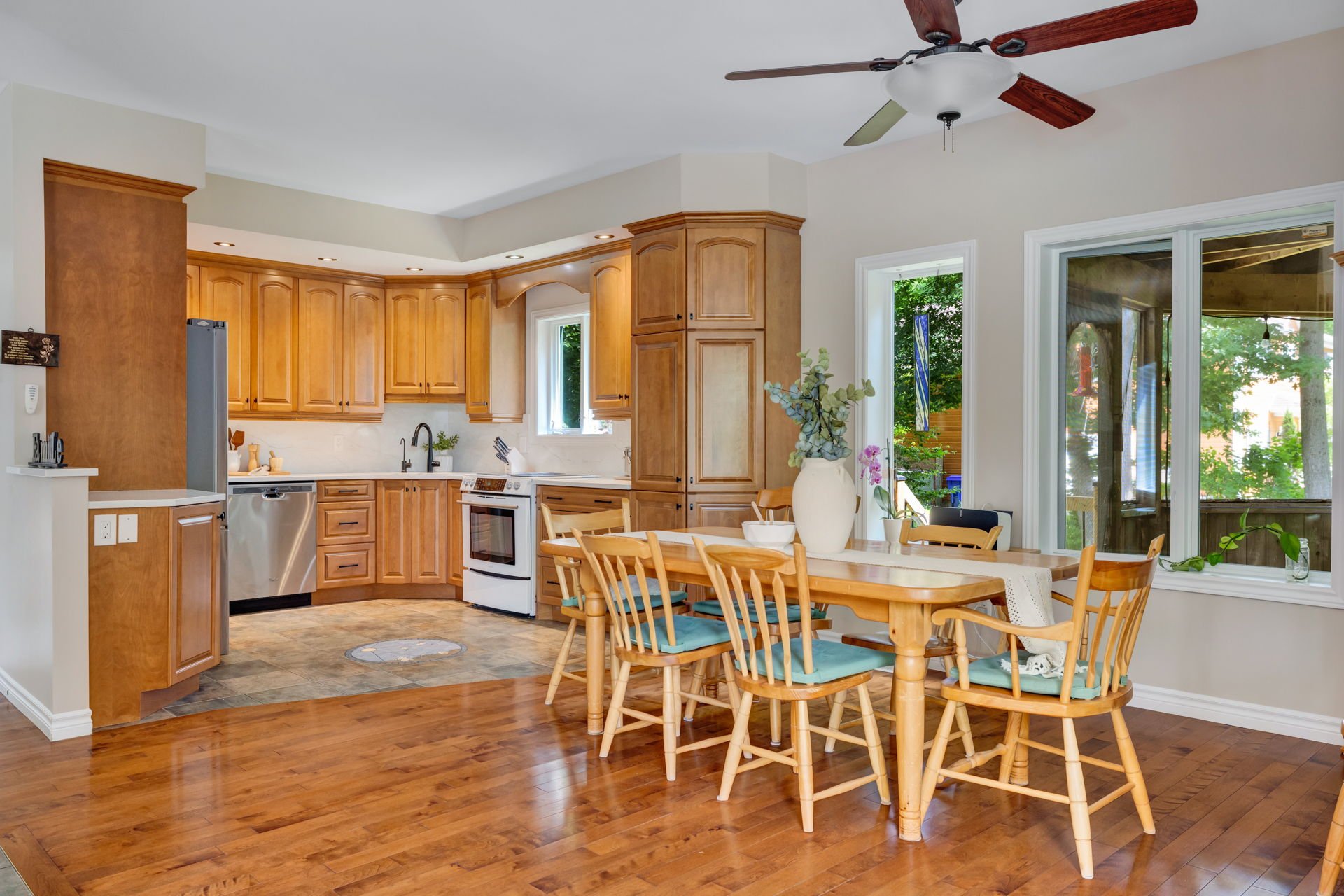 Photo - Kitchen