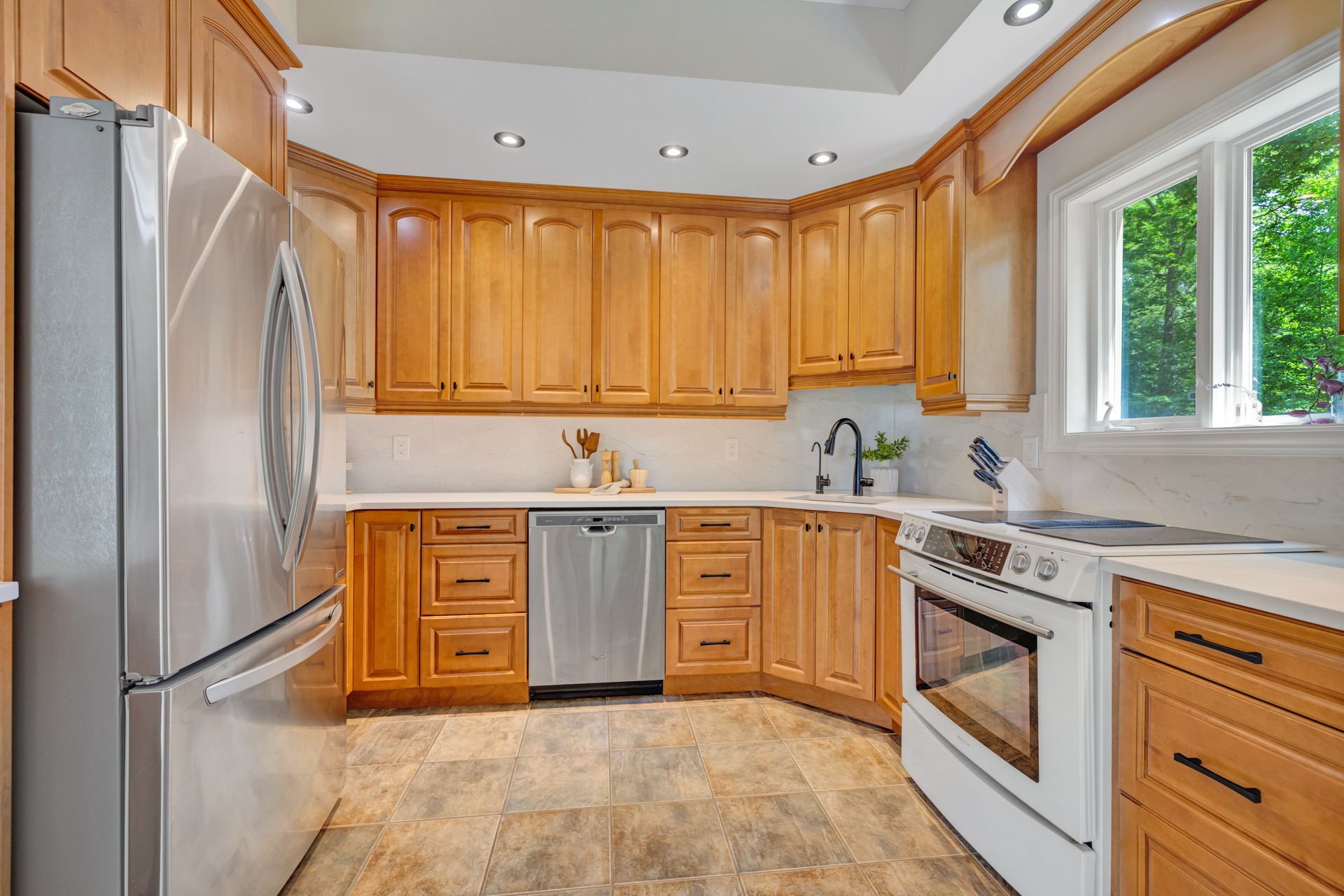 Photo - Kitchen
