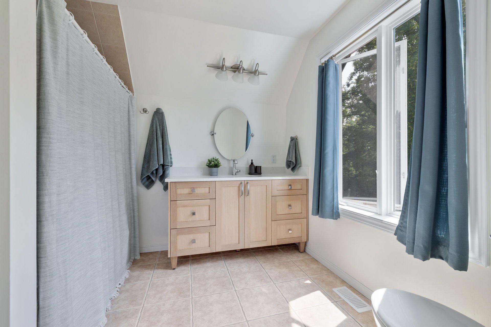 Photo - Bathroom