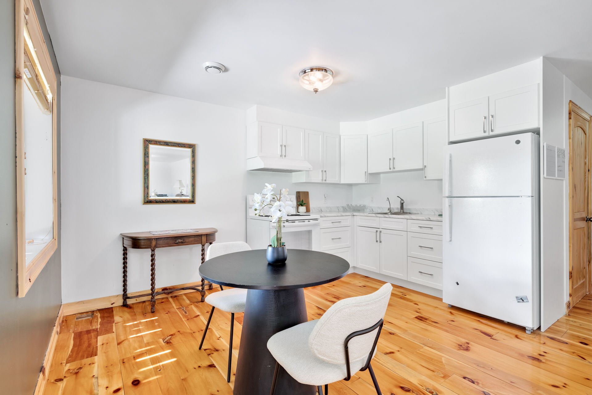 Photo - Kitchen