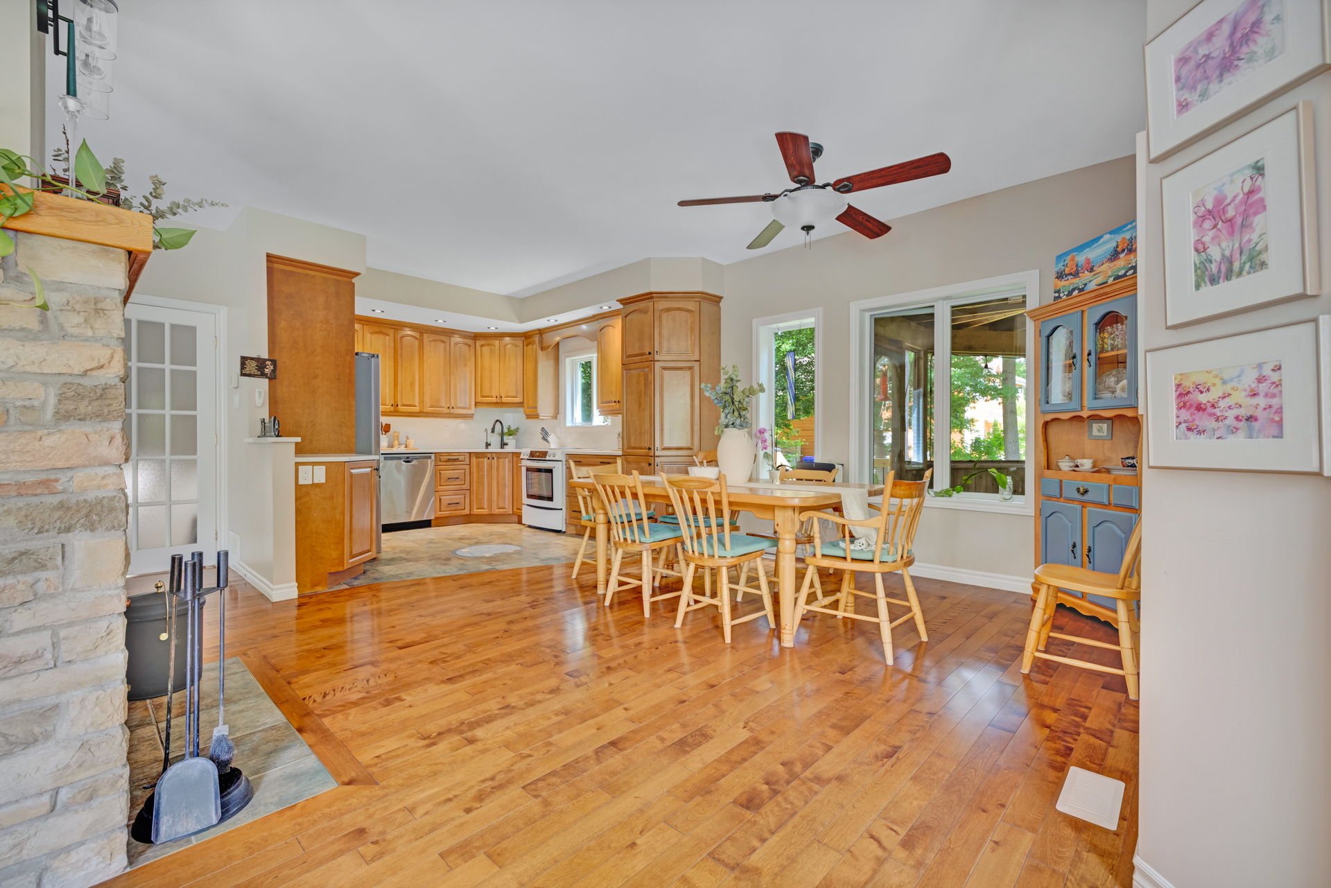 Photo - Kitchen