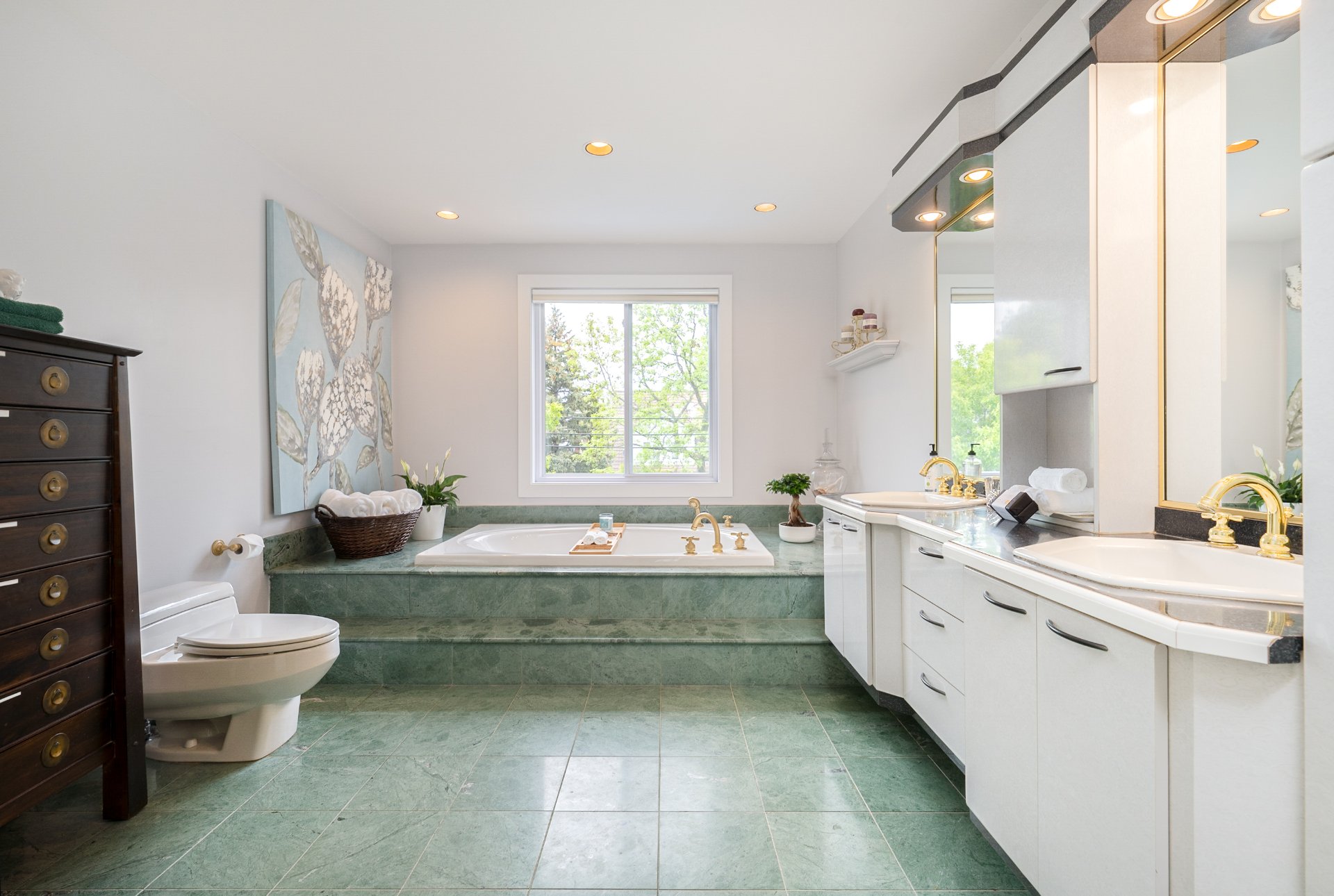 Photo - Ensuite bathroom