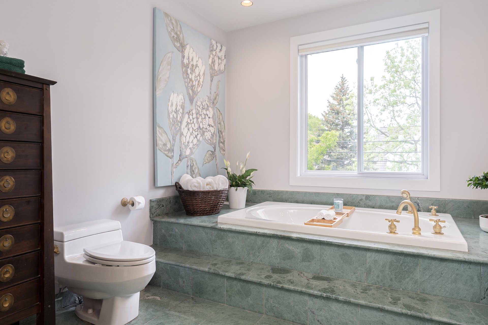 Photo - Ensuite bathroom