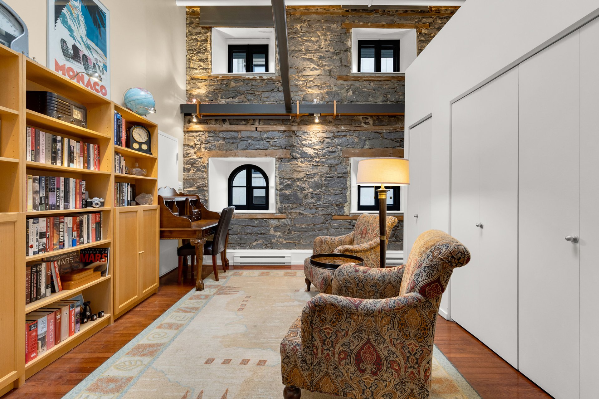 Photo - Bureau