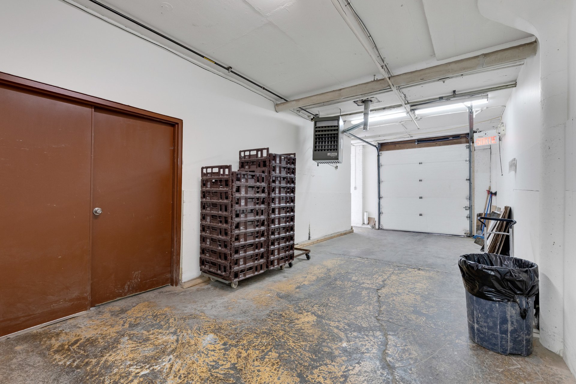 Photo - Shipping (door/dock)
