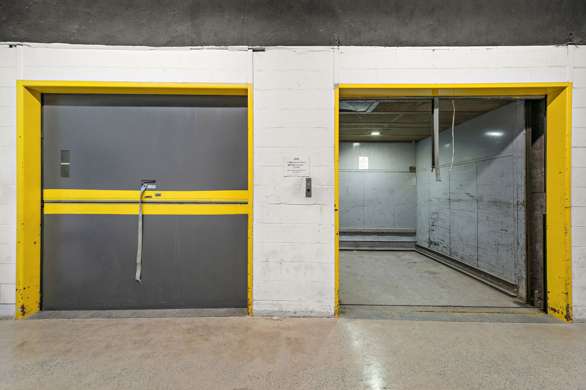 Photo - Shipping (door/dock)