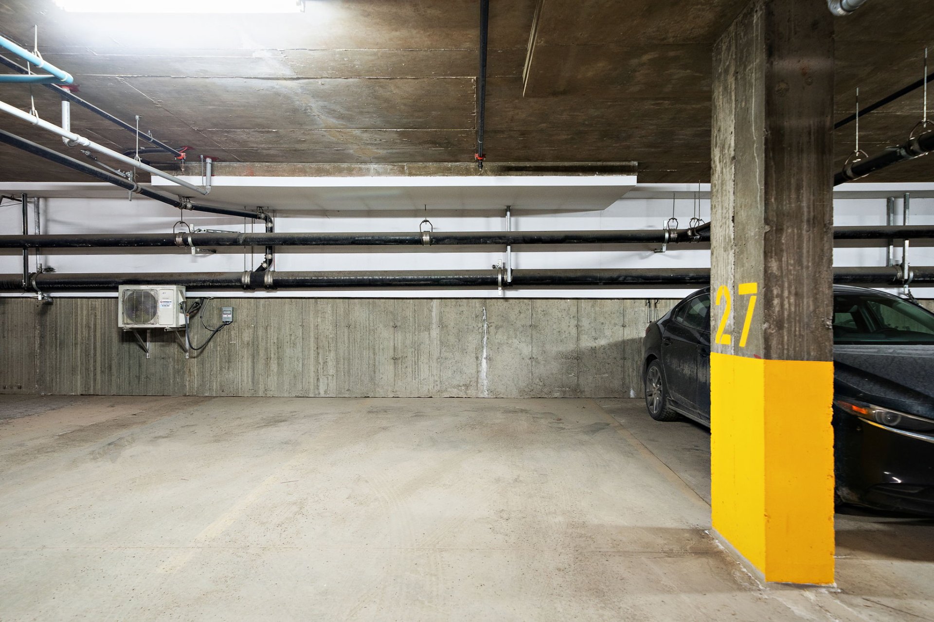 Photo - Garage