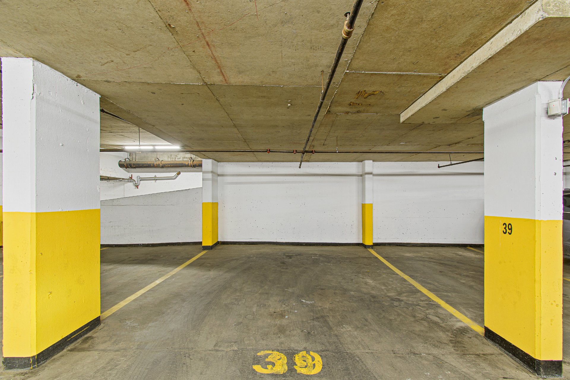 Photo - Garage