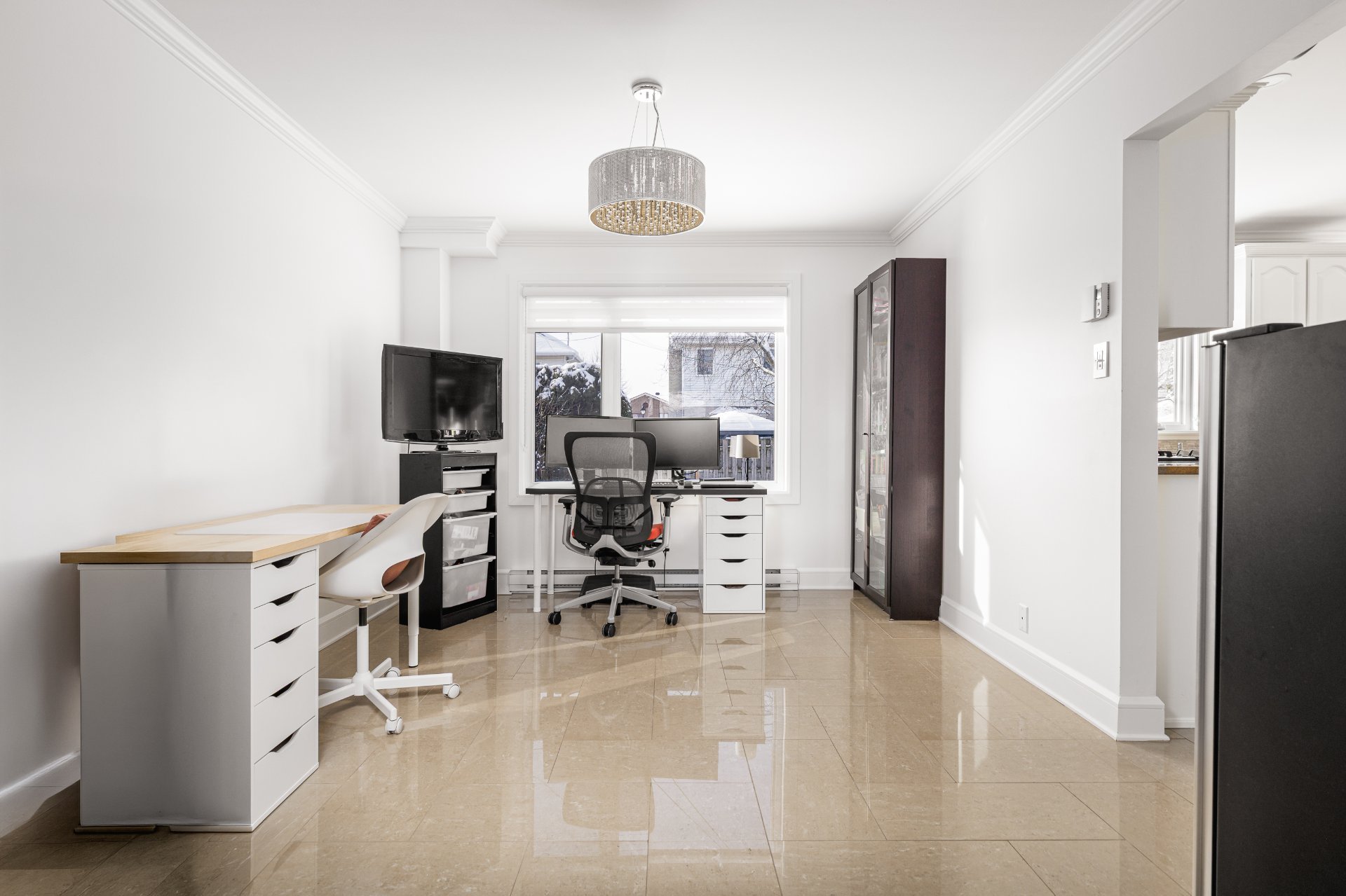 Photo - Bureau