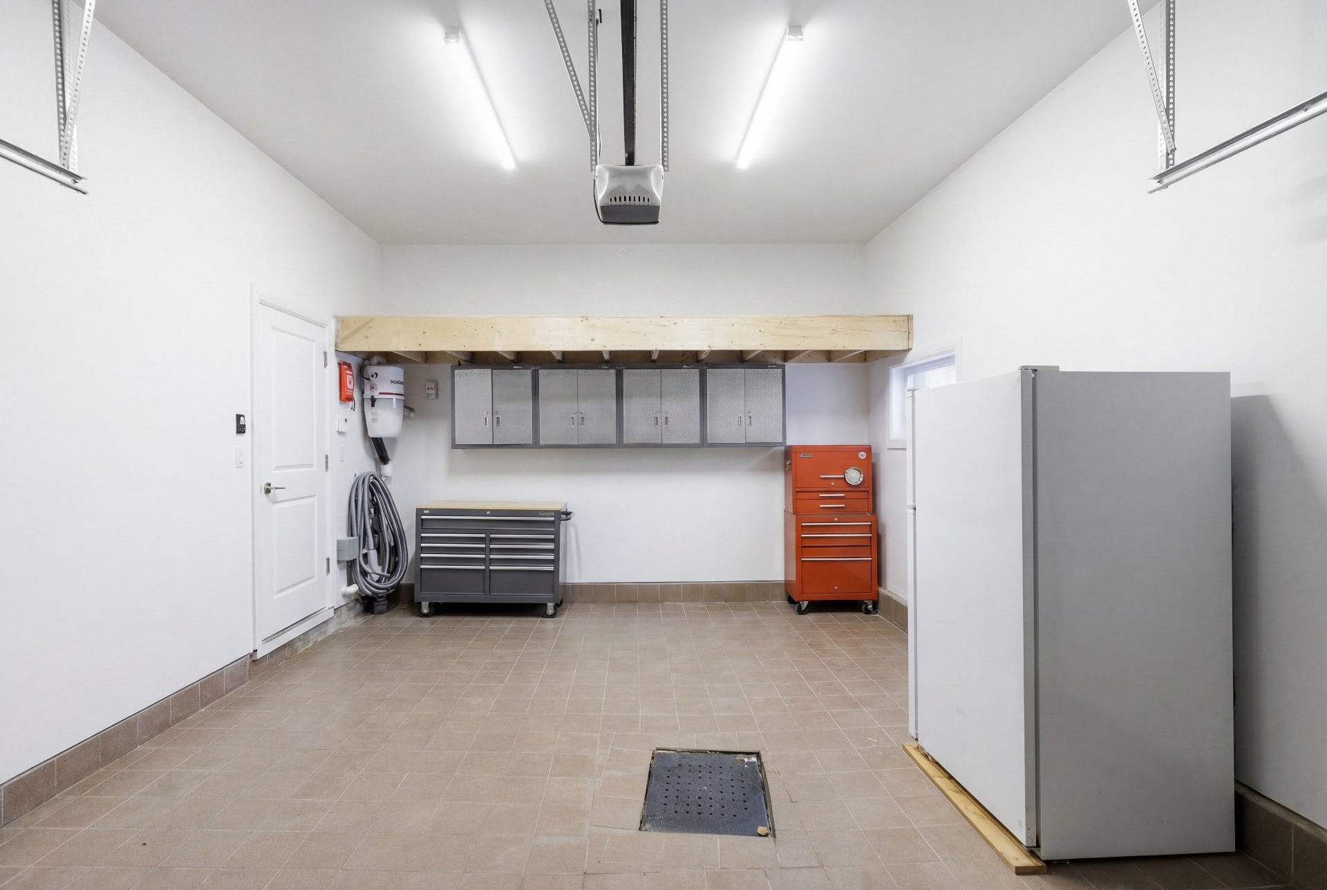 Photo - Garage