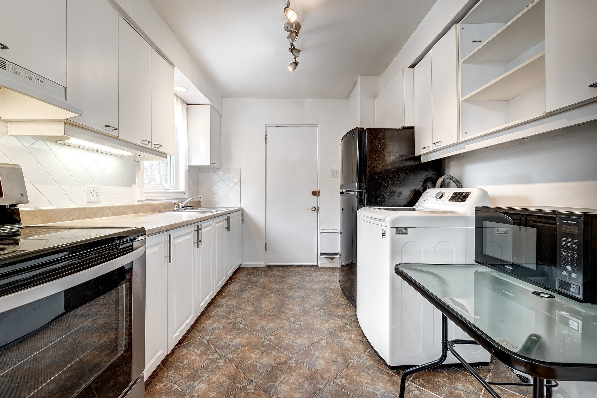 Photo - Kitchen