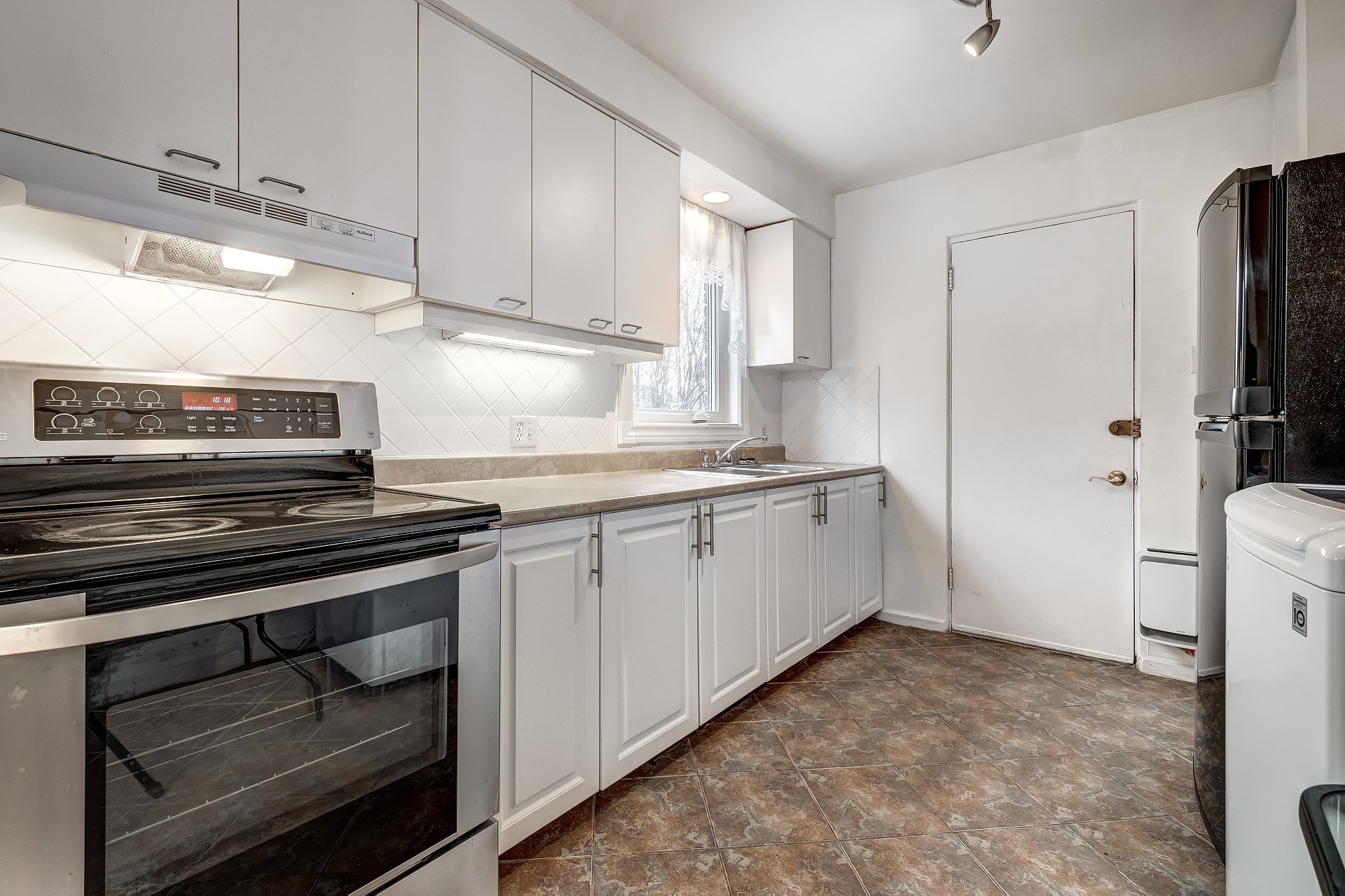 Photo - Kitchen