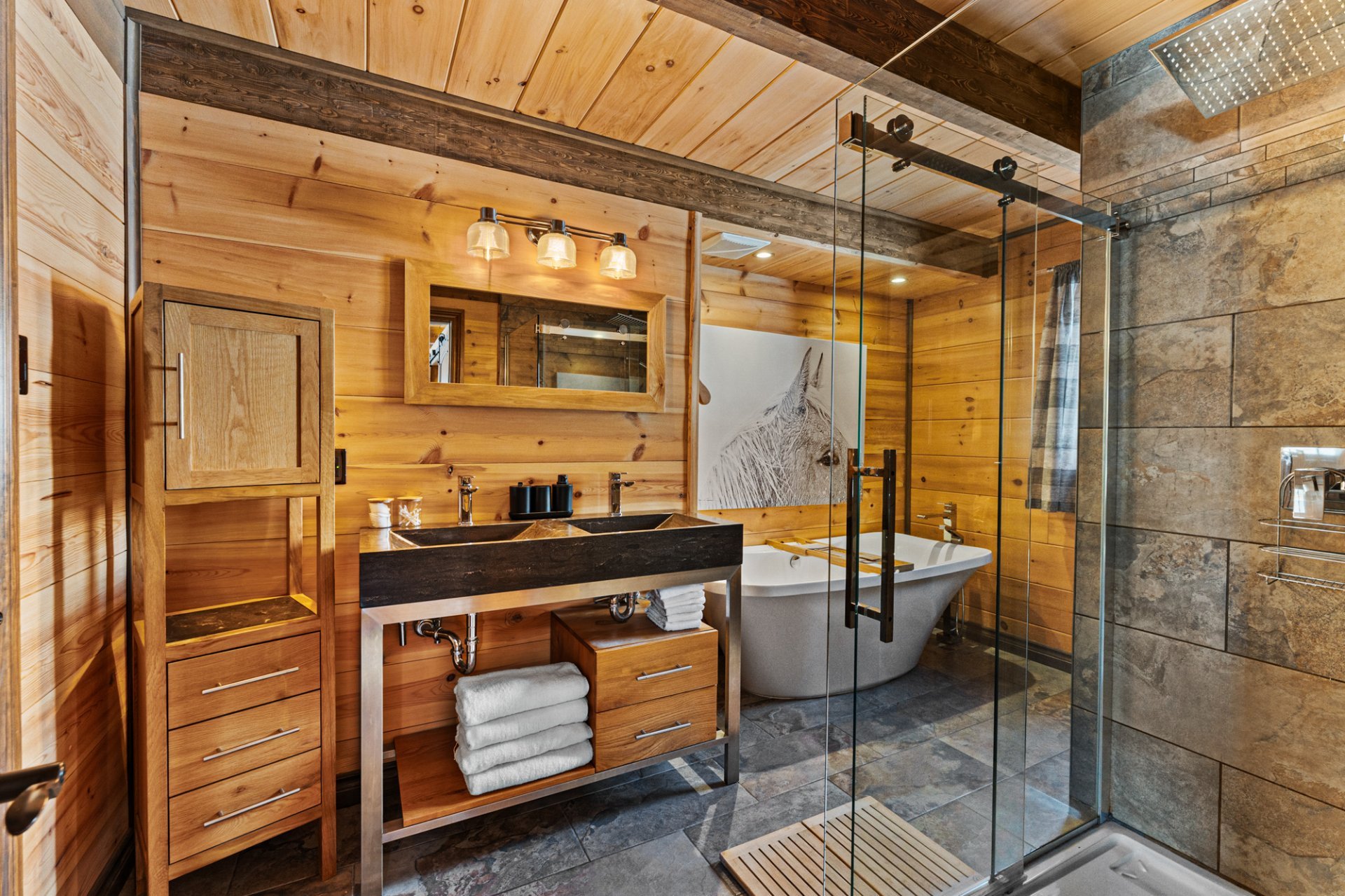 Photo - Ensuite bathroom