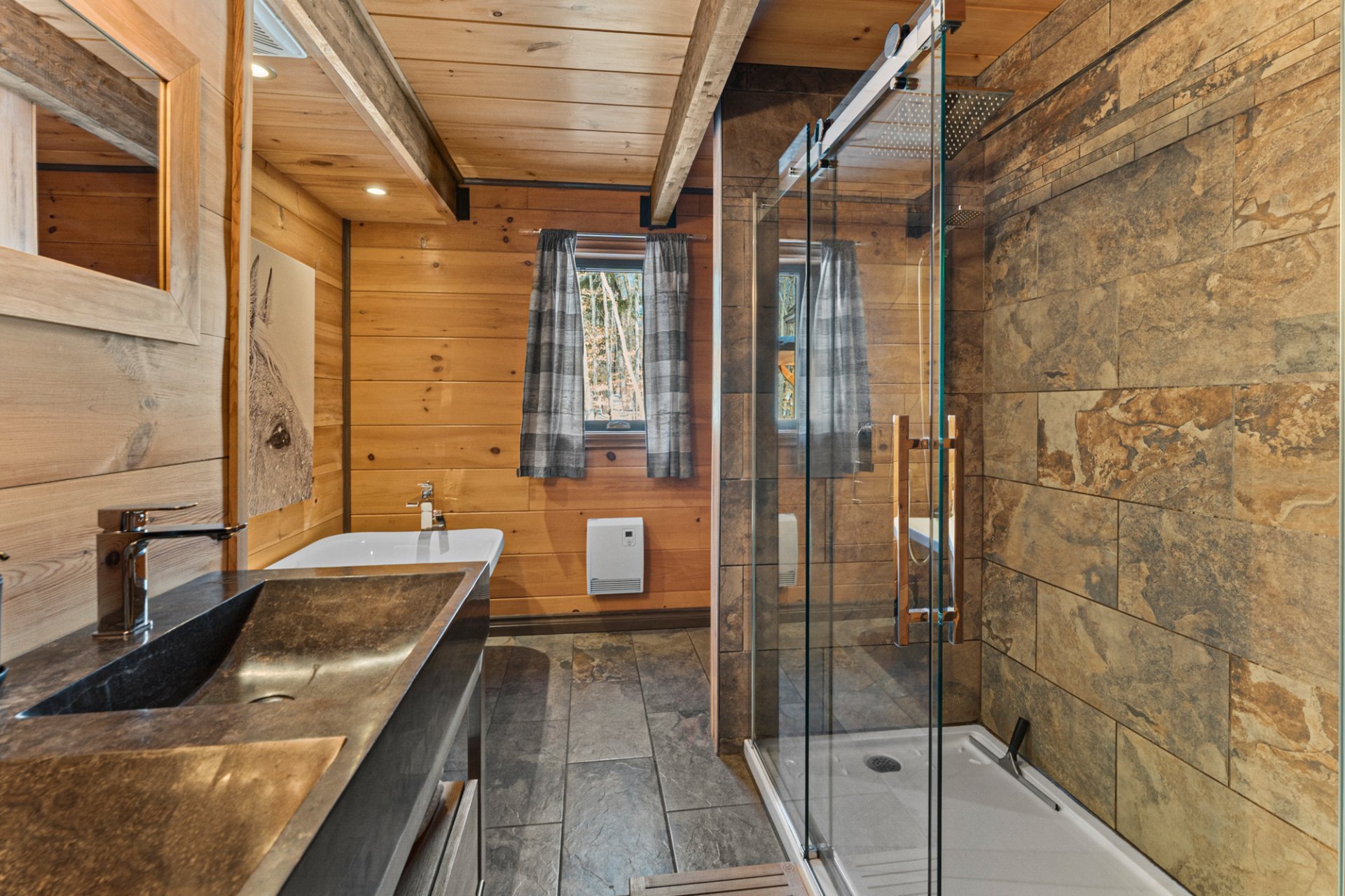 Photo - Ensuite bathroom