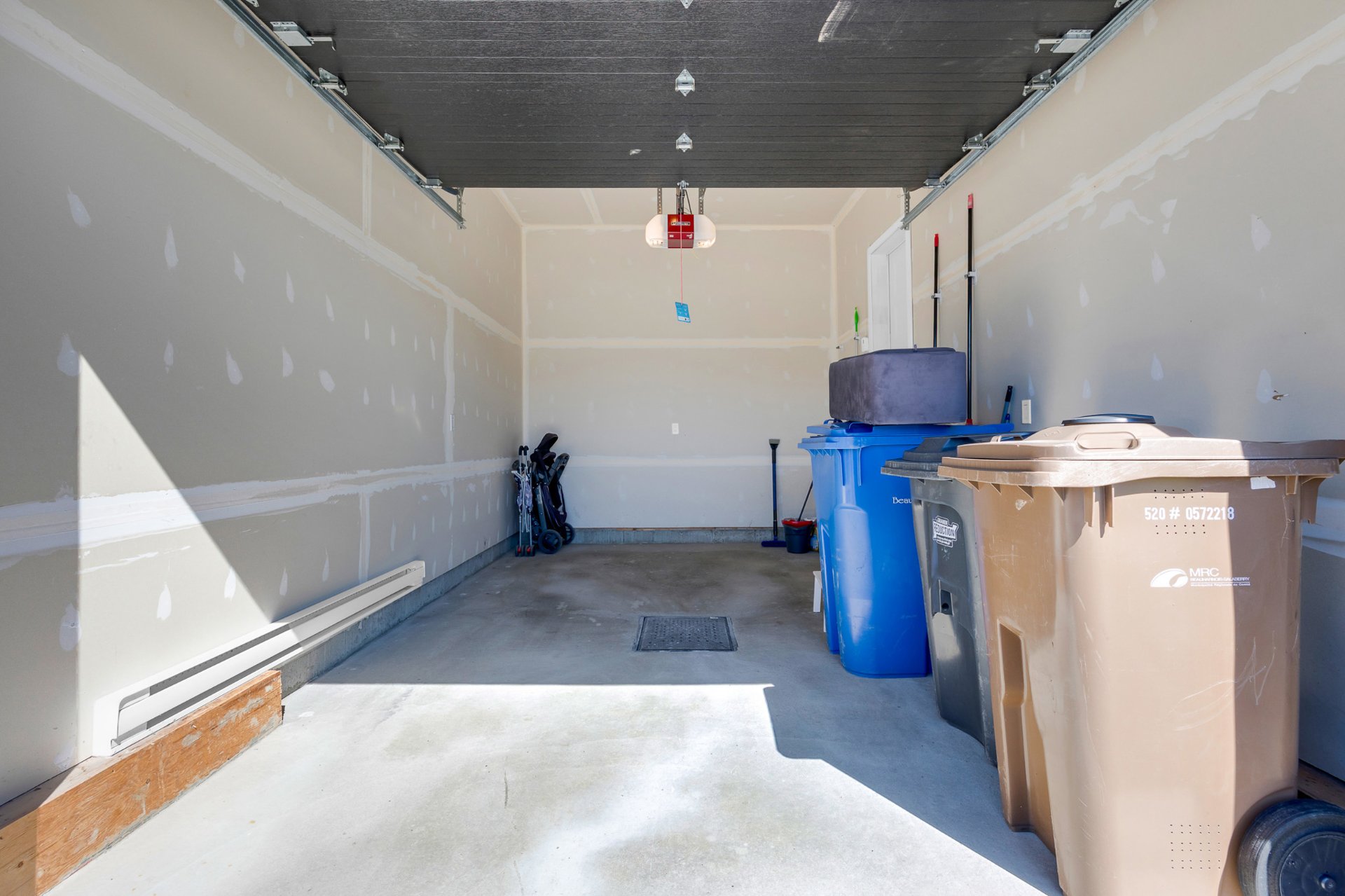 Photo - Garage