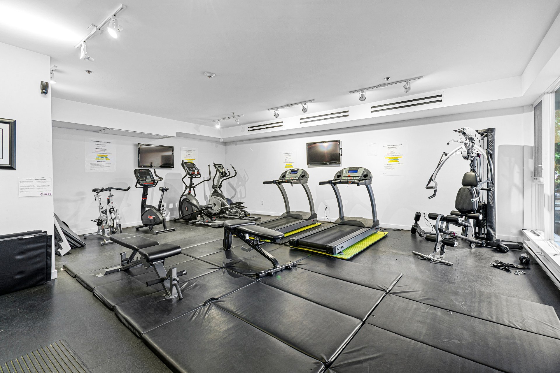 Photo - Exercise room