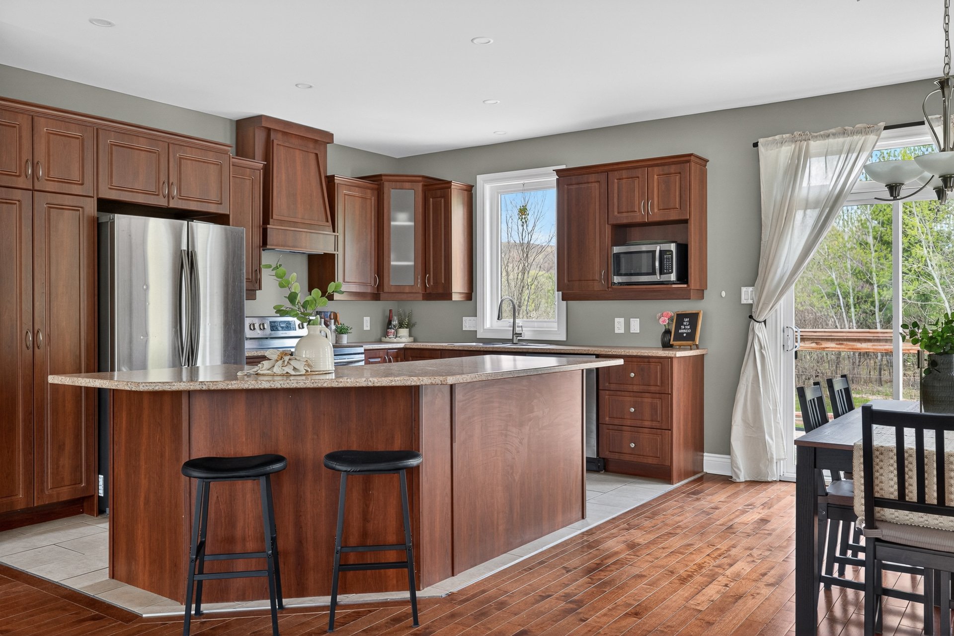 Photo - Kitchen