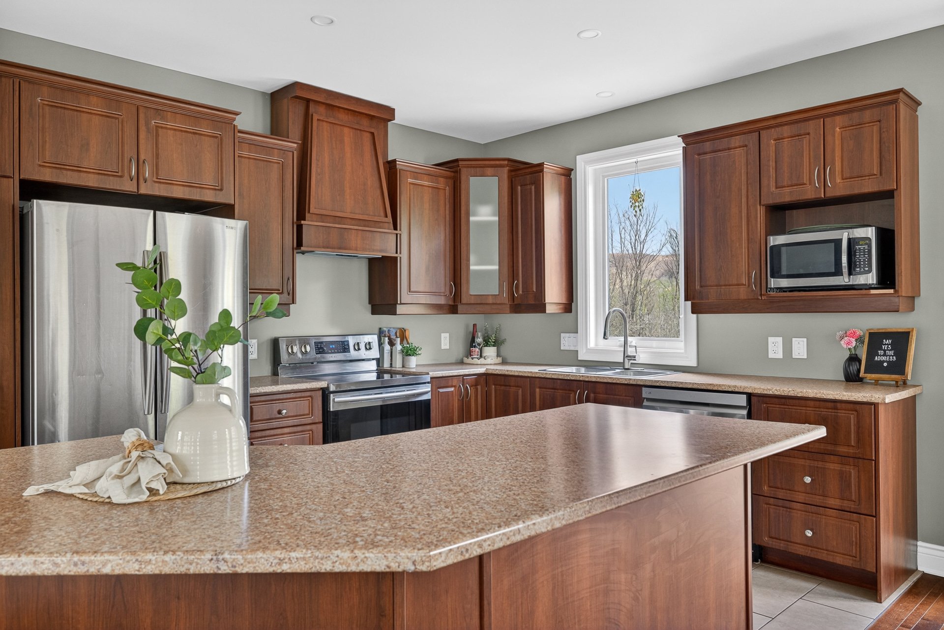 Photo - Kitchen