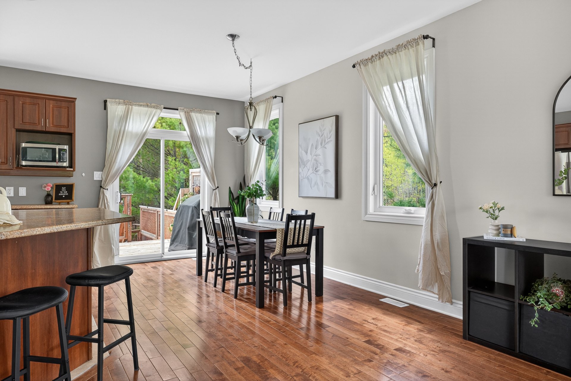 Photo - Dining room