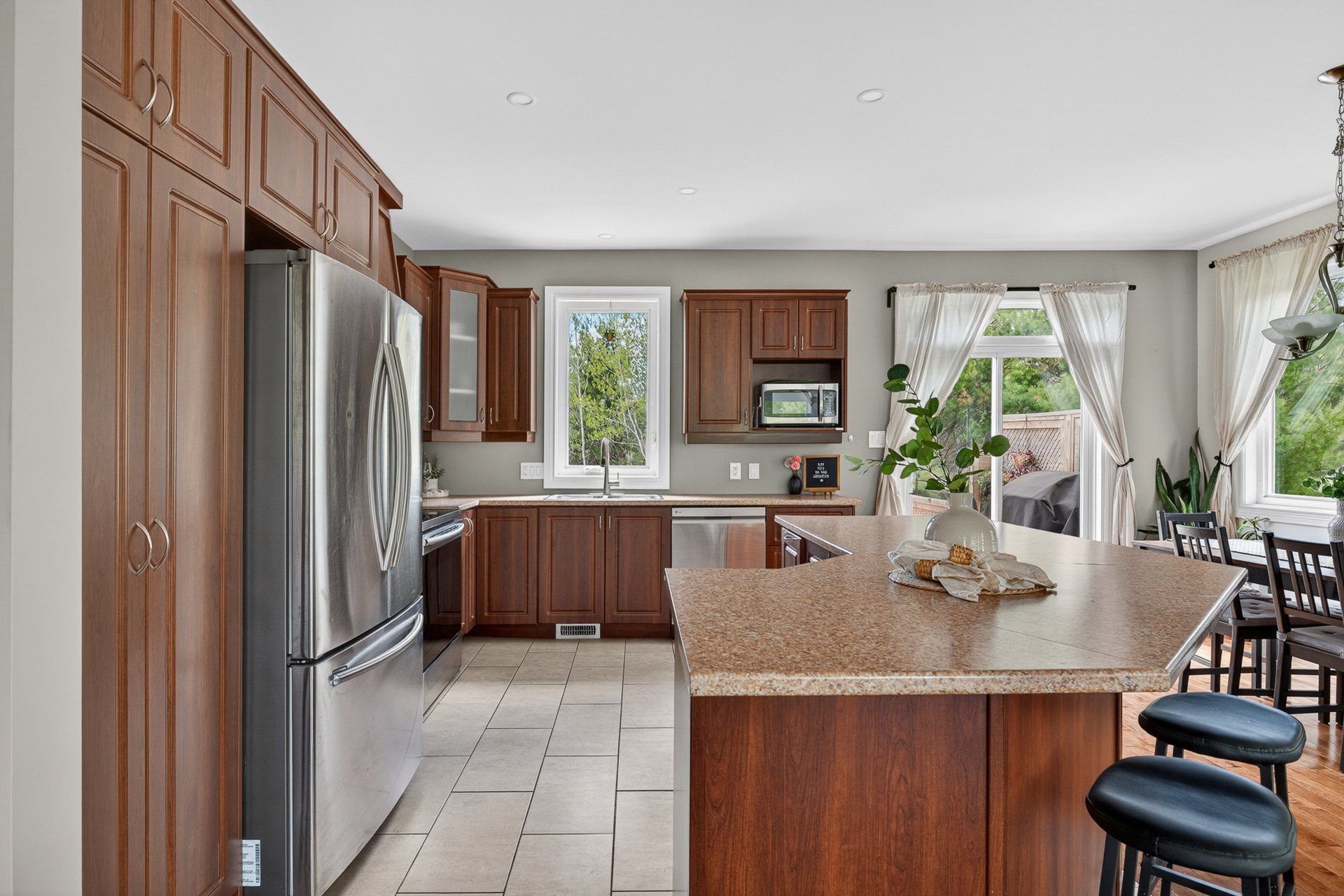 Photo - Kitchen