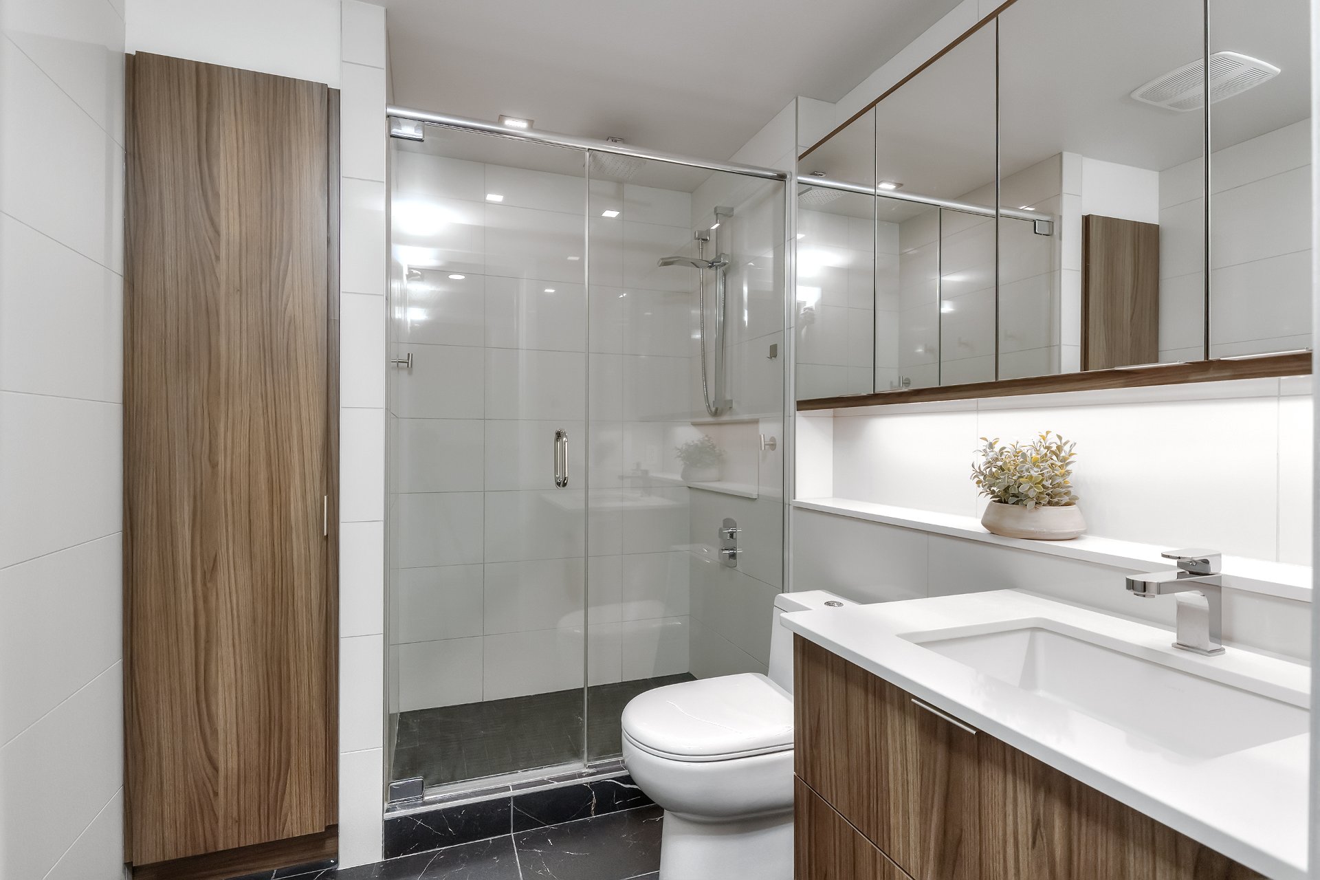 Photo - Walk-in closet