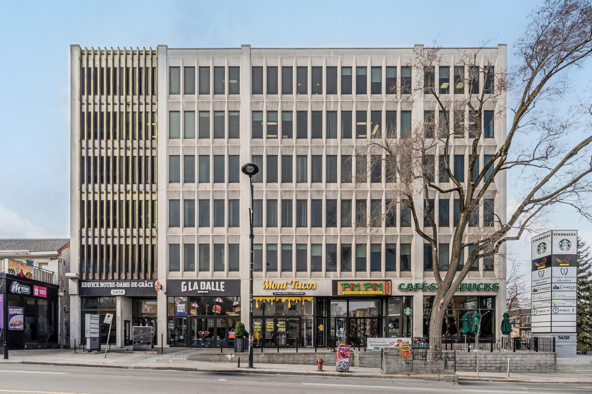 Photo - Façade