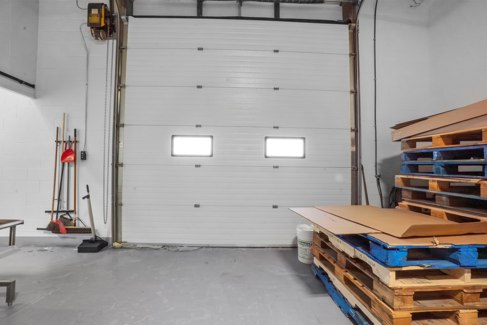 Photo - Shipping (door/dock)