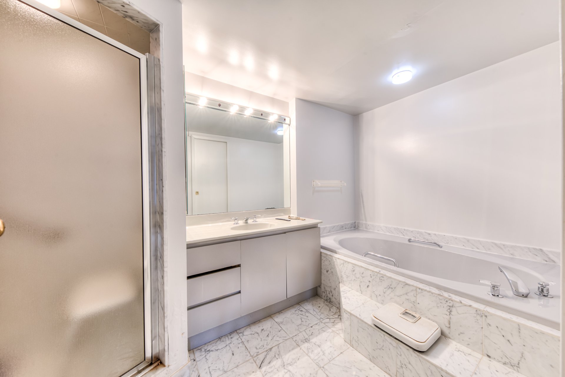 Photo - Salle de bains attenante à la CCP