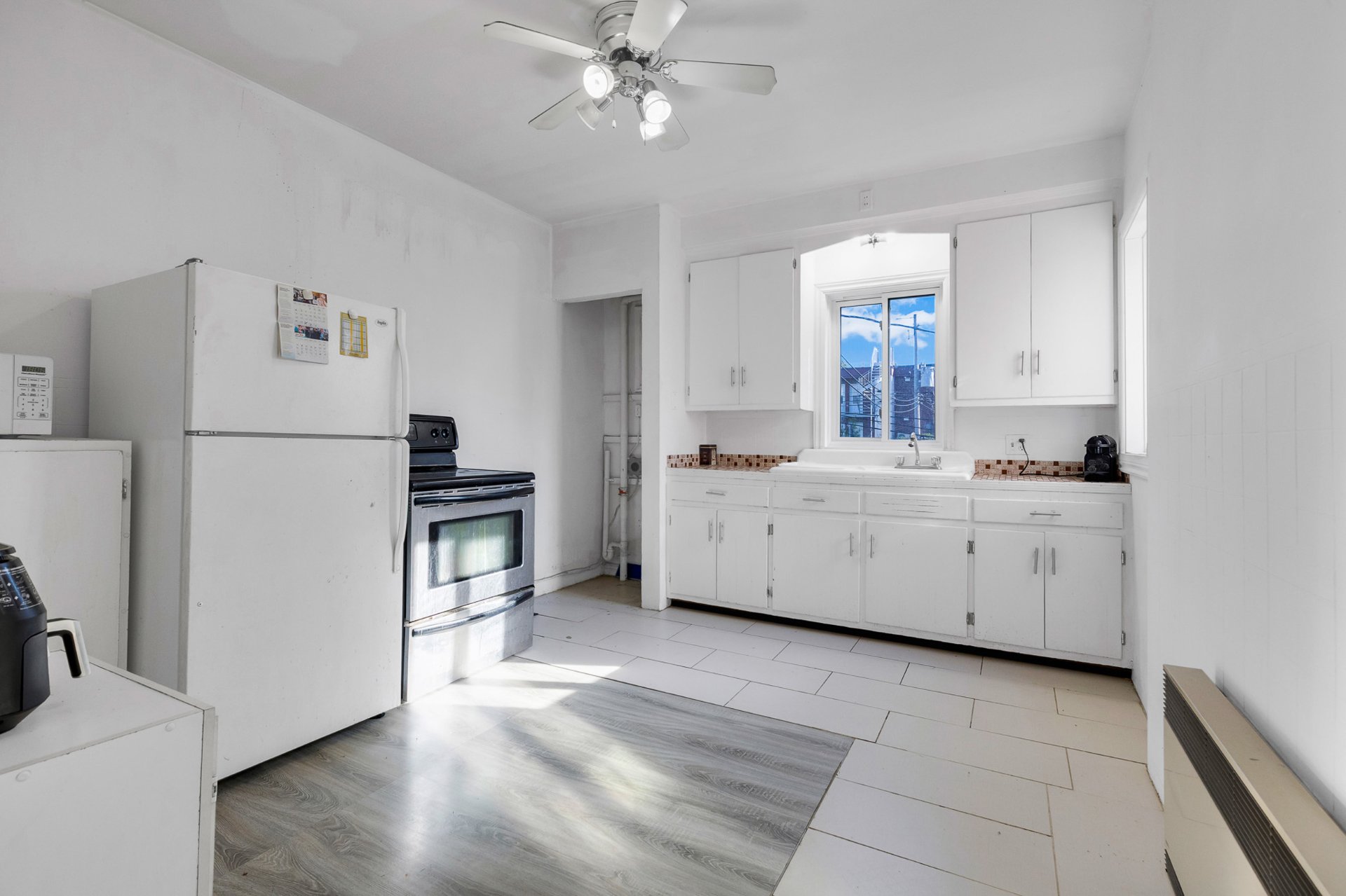Photo - Kitchen