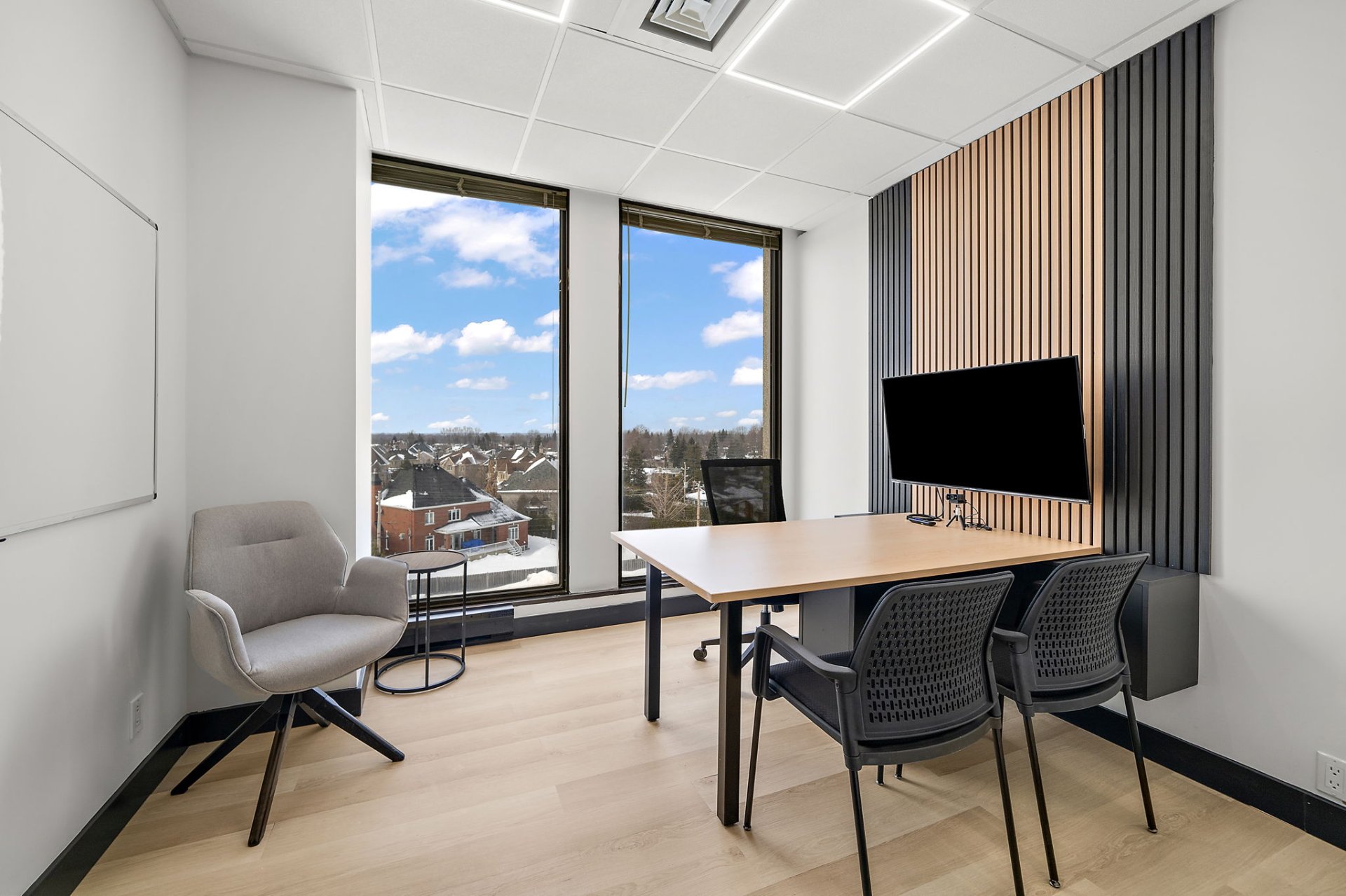 Photo - Bureau
