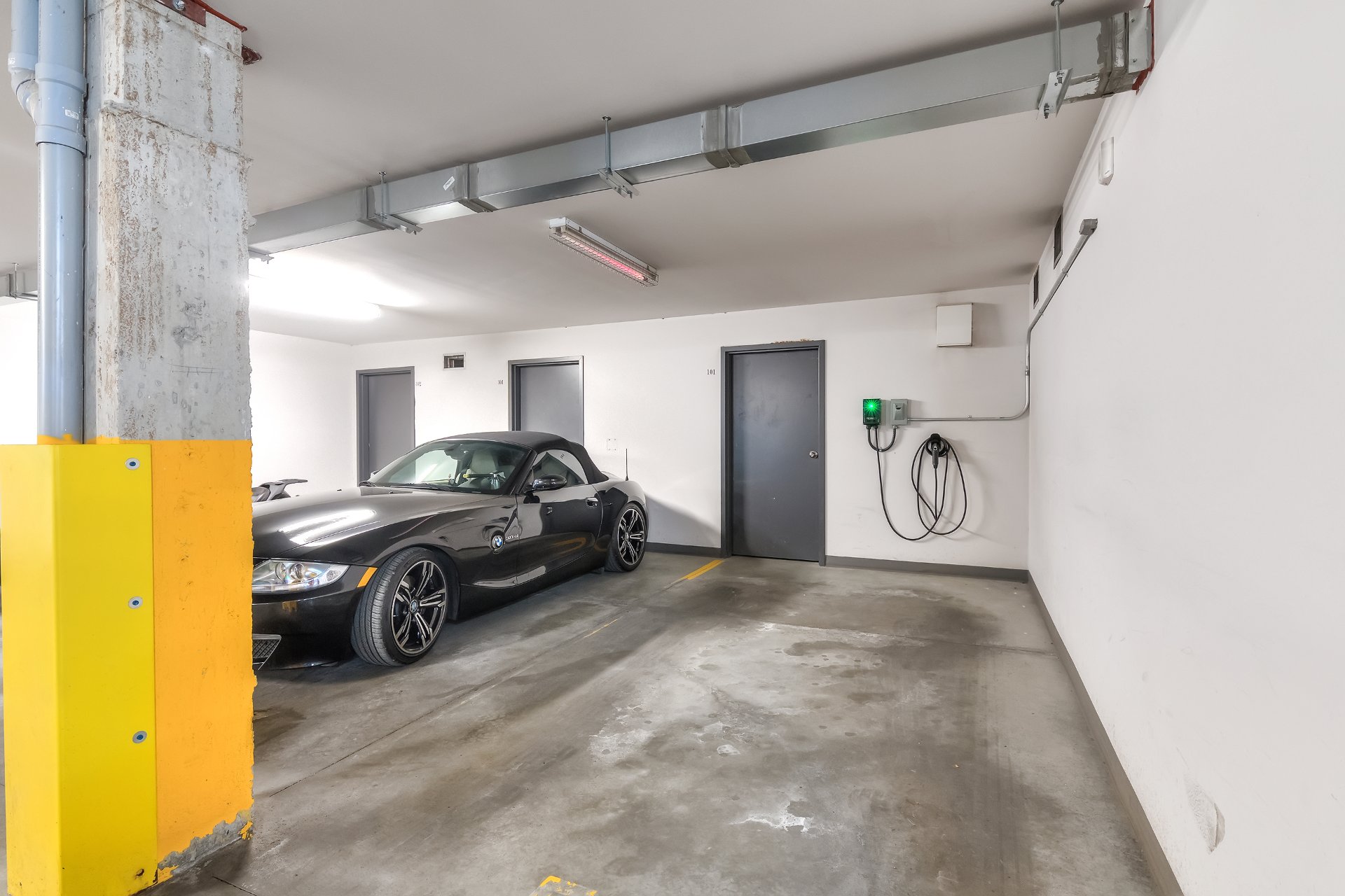 Photo - Garage
