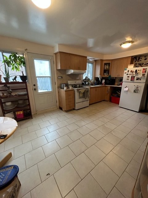 Photo - Kitchen