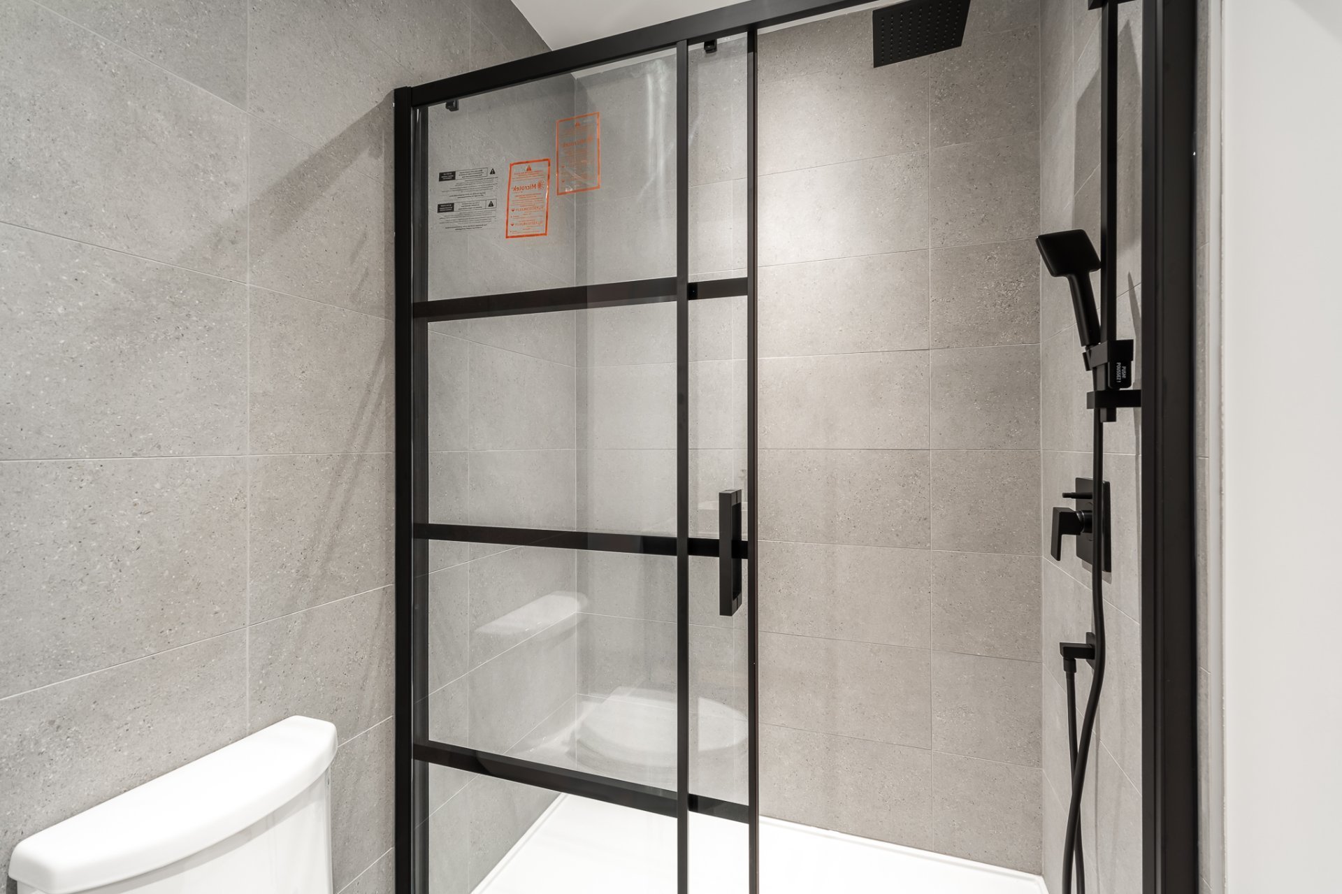 Photo - Ensuite bathroom