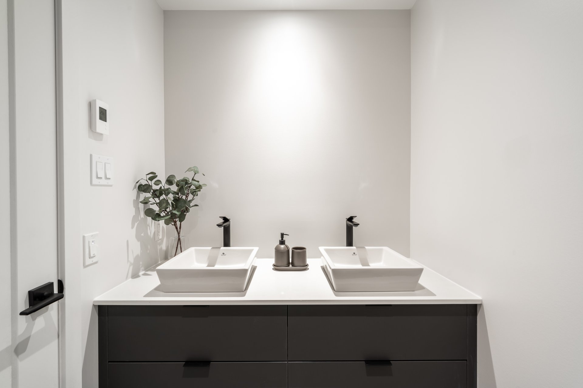 Photo - Ensuite bathroom