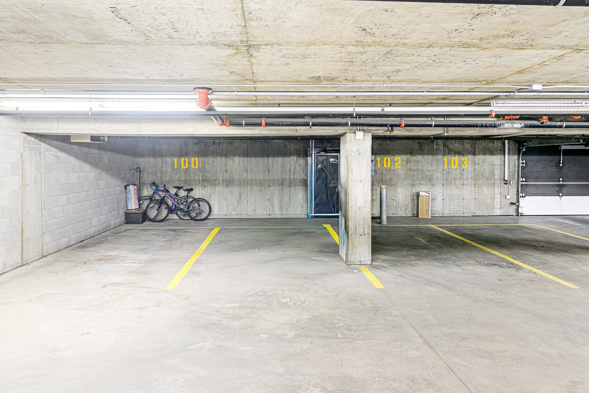 Photo - Garage