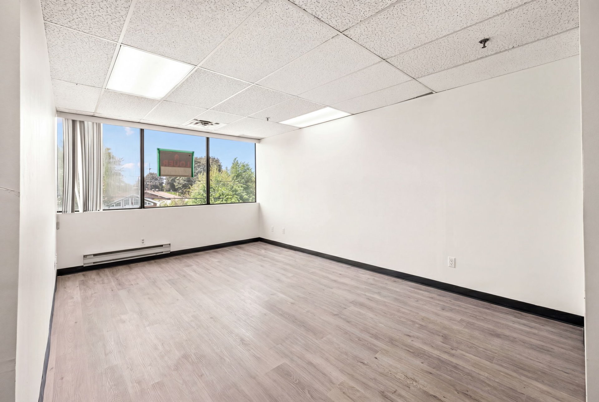 Photo - Office