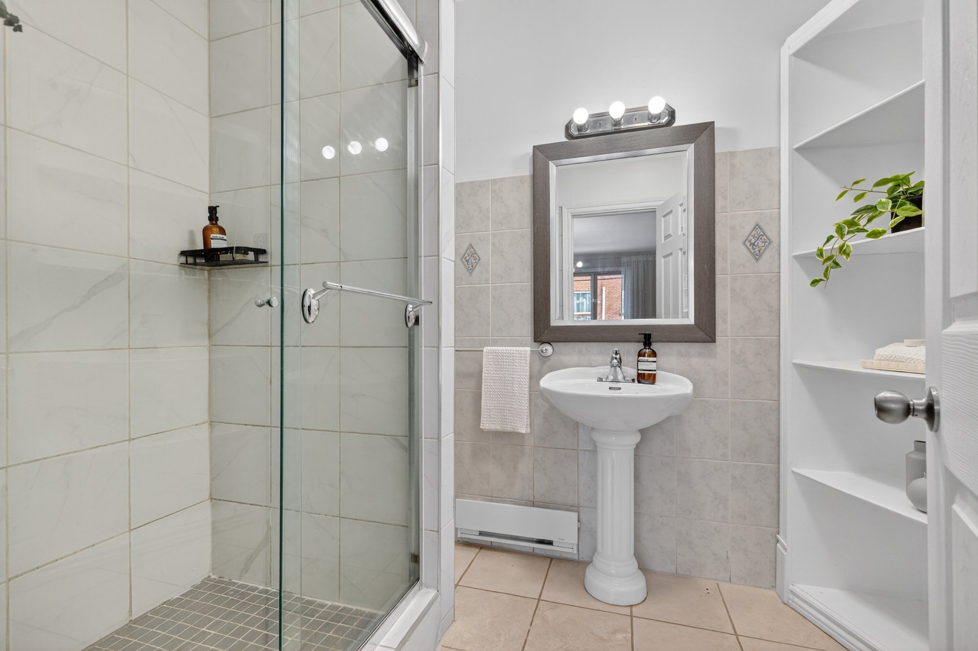 Photo - Ensuite bathroom
