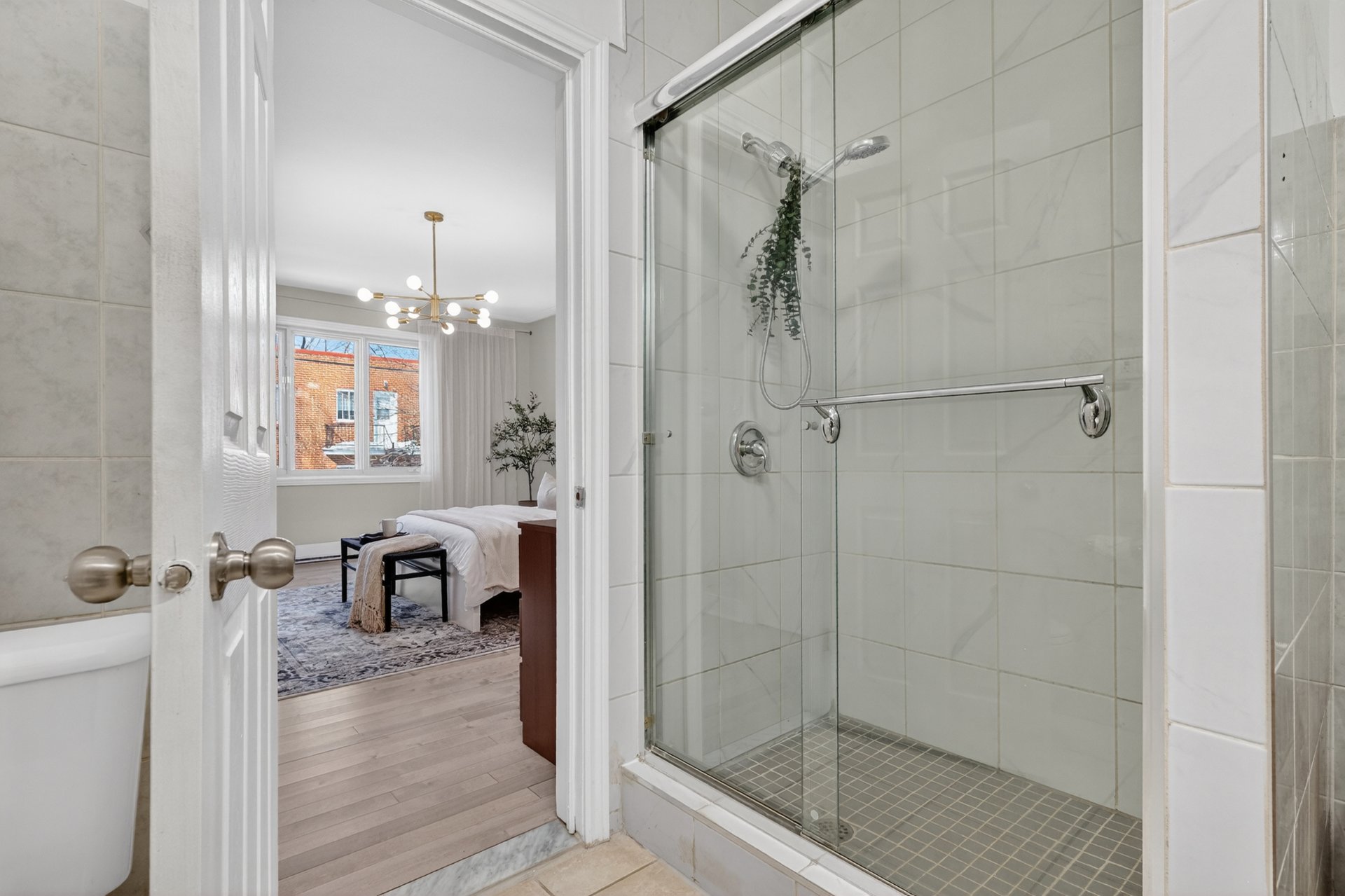 Photo - Ensuite bathroom