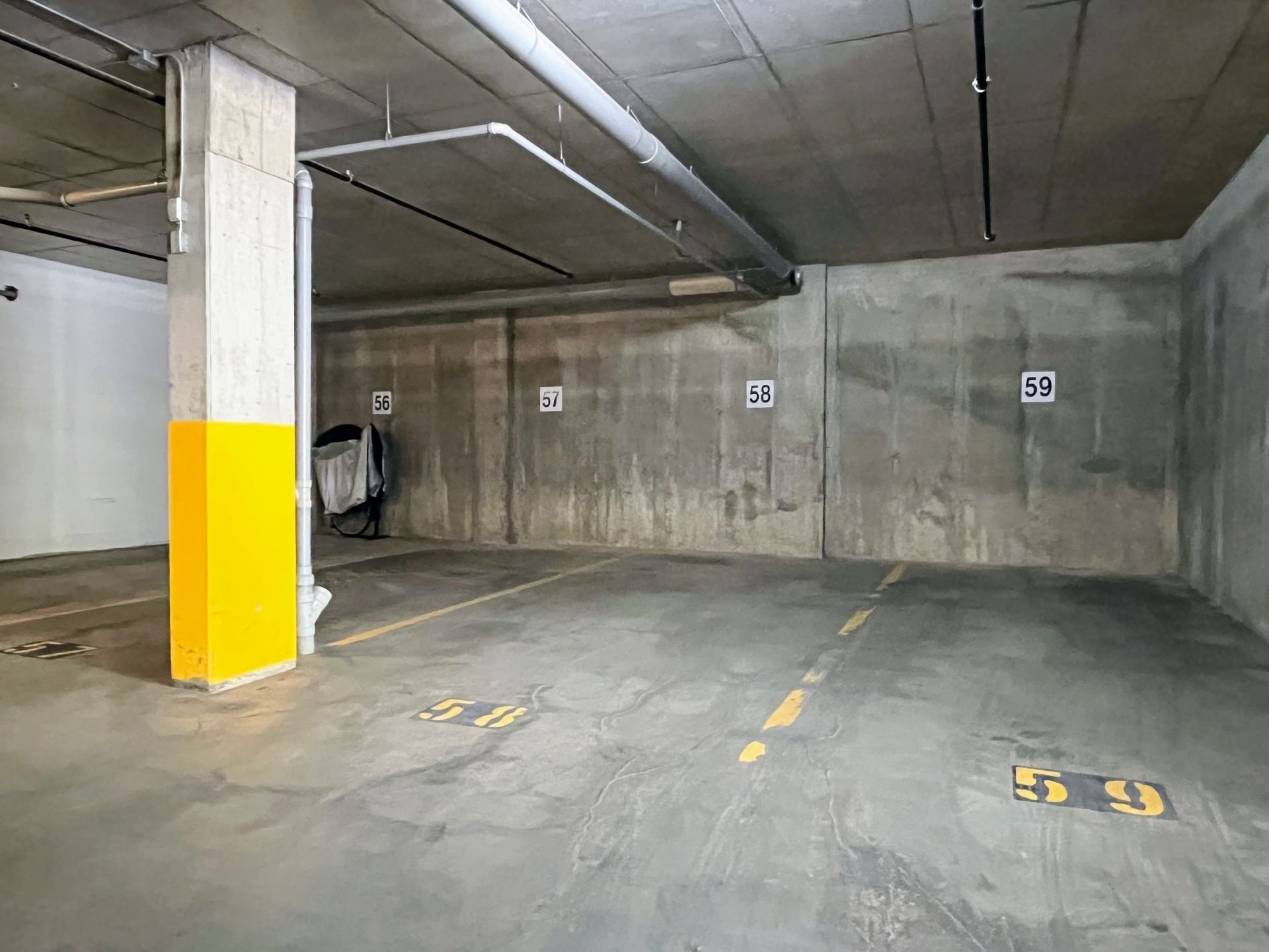 Photo - Garage
