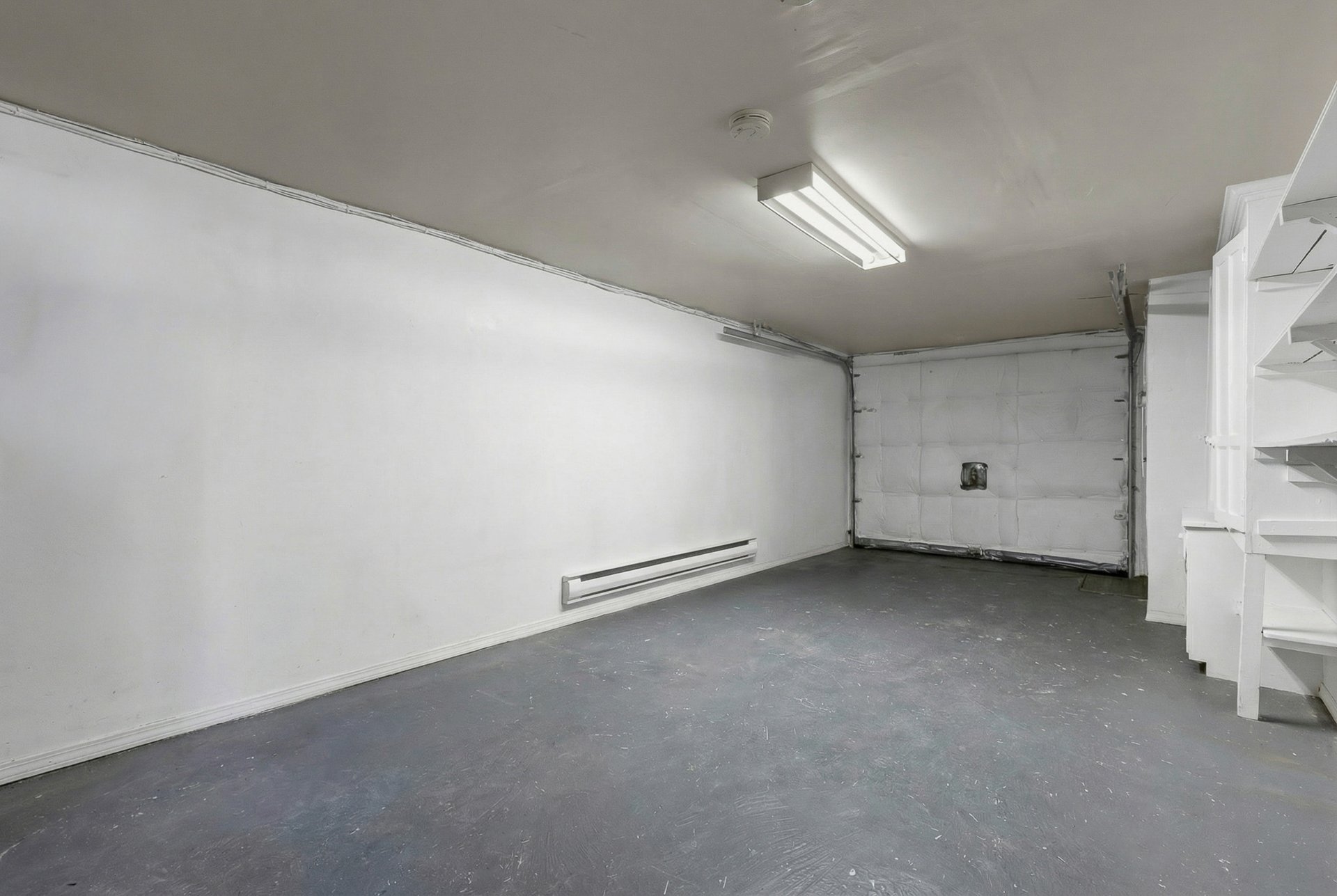 Photo - Garage