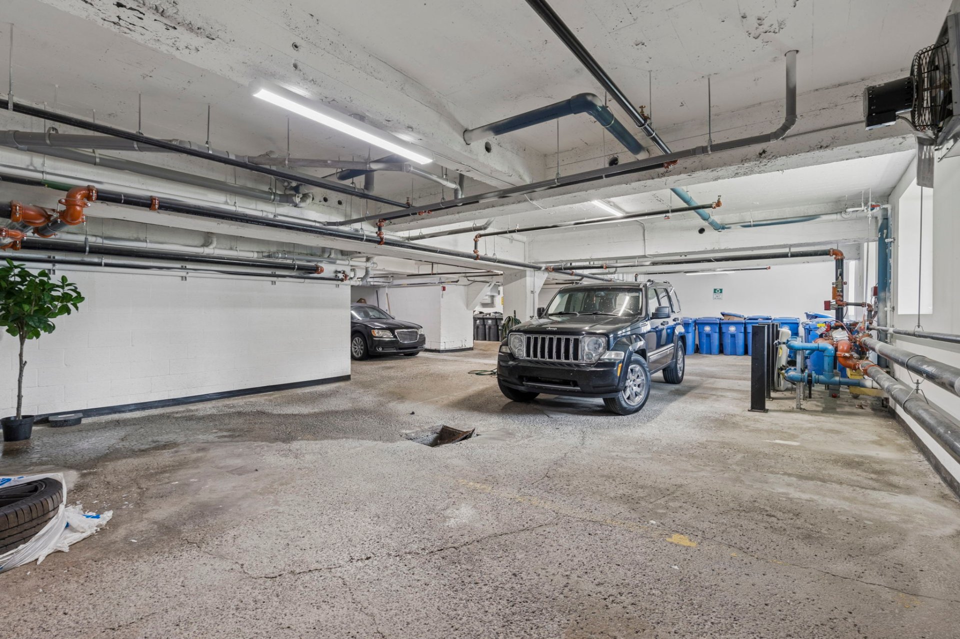 Photo - Garage