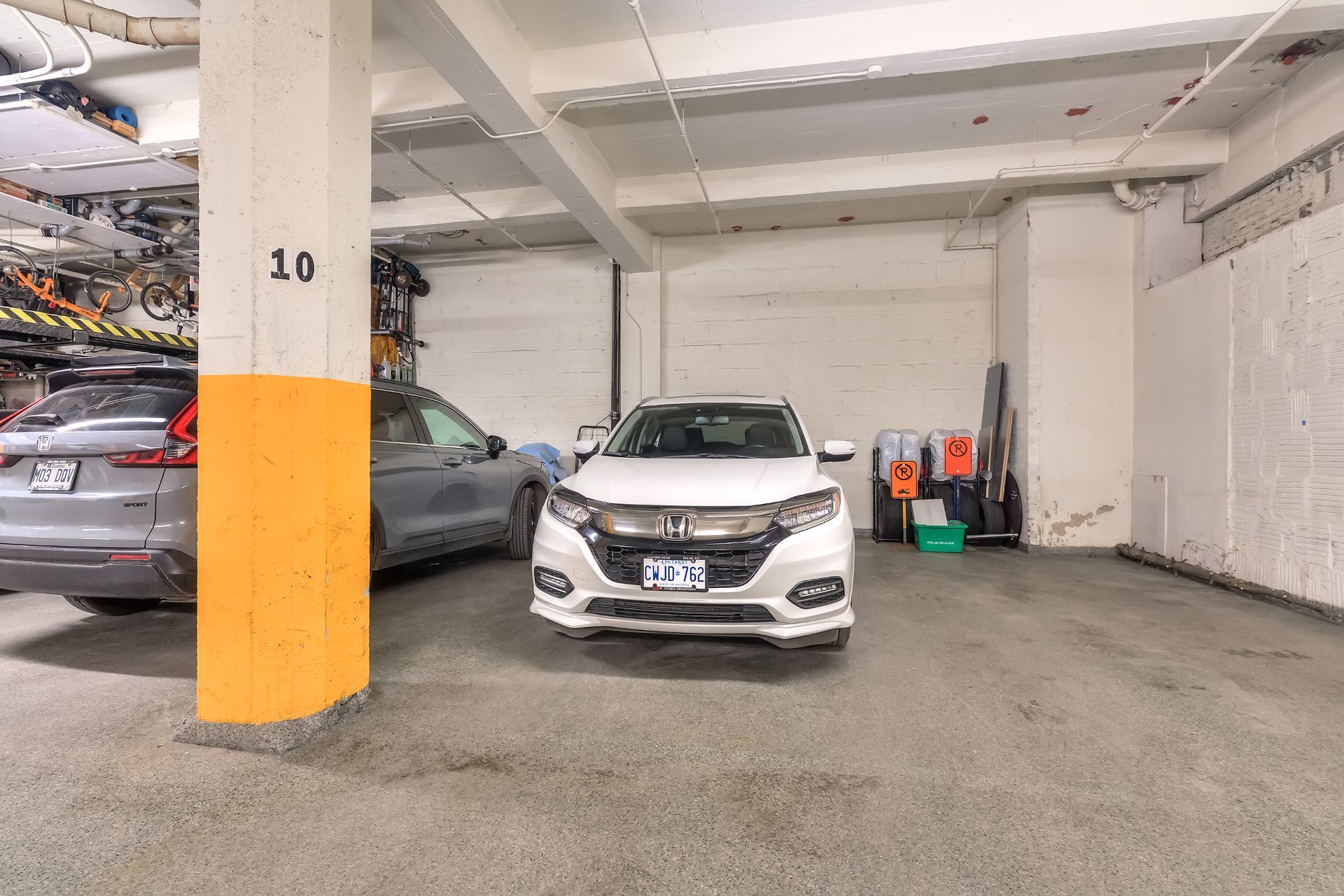 Photo - Stationnement