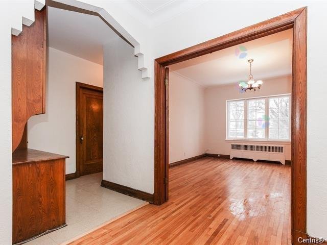 Photo - Hallway