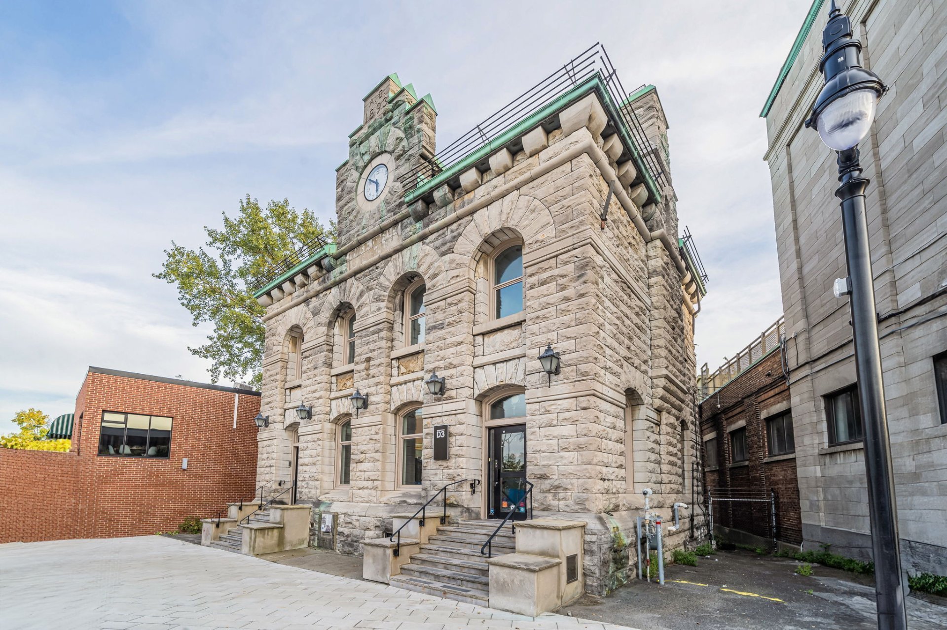 Photo - Frontage