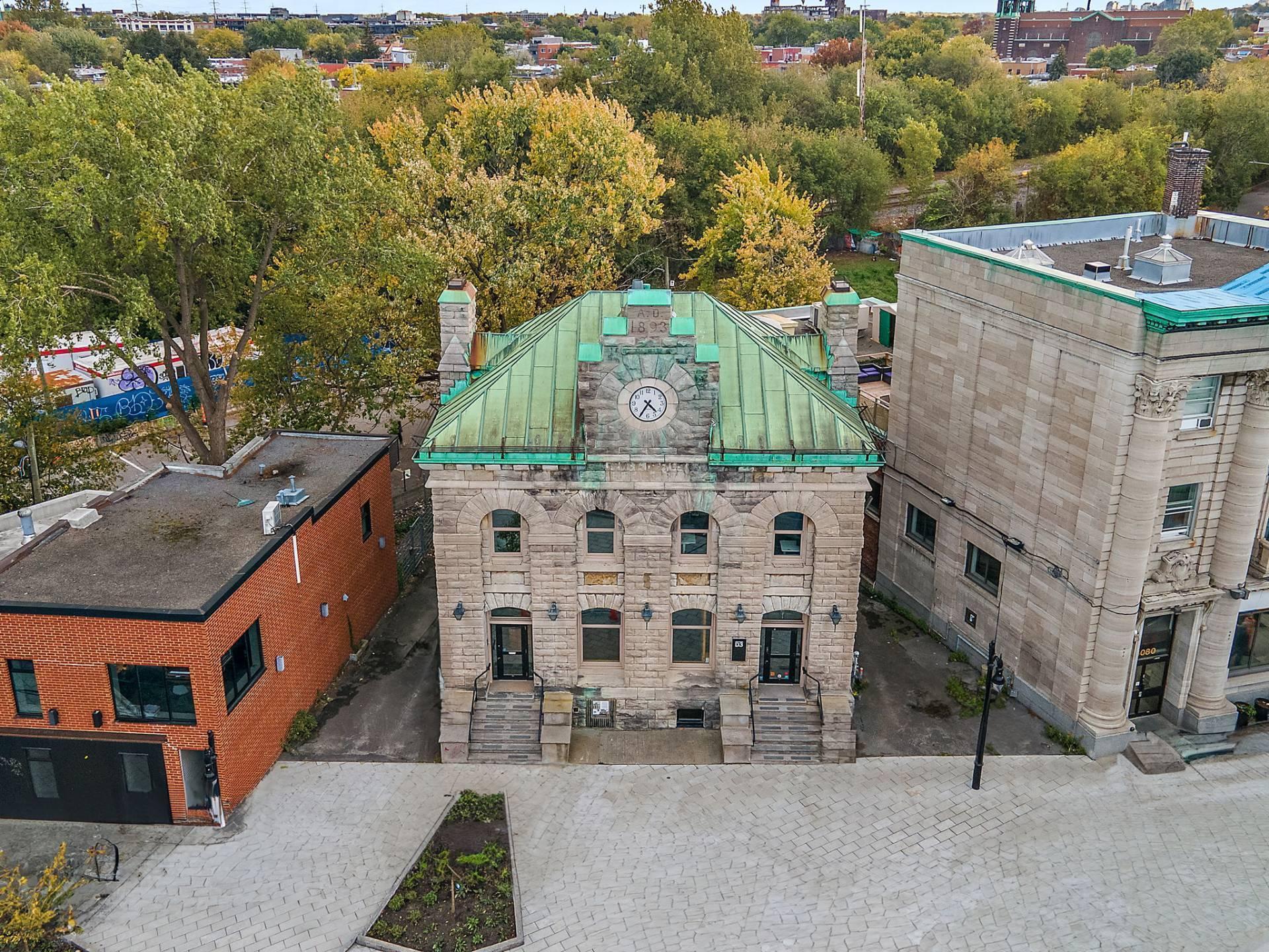 Photo - Frontage