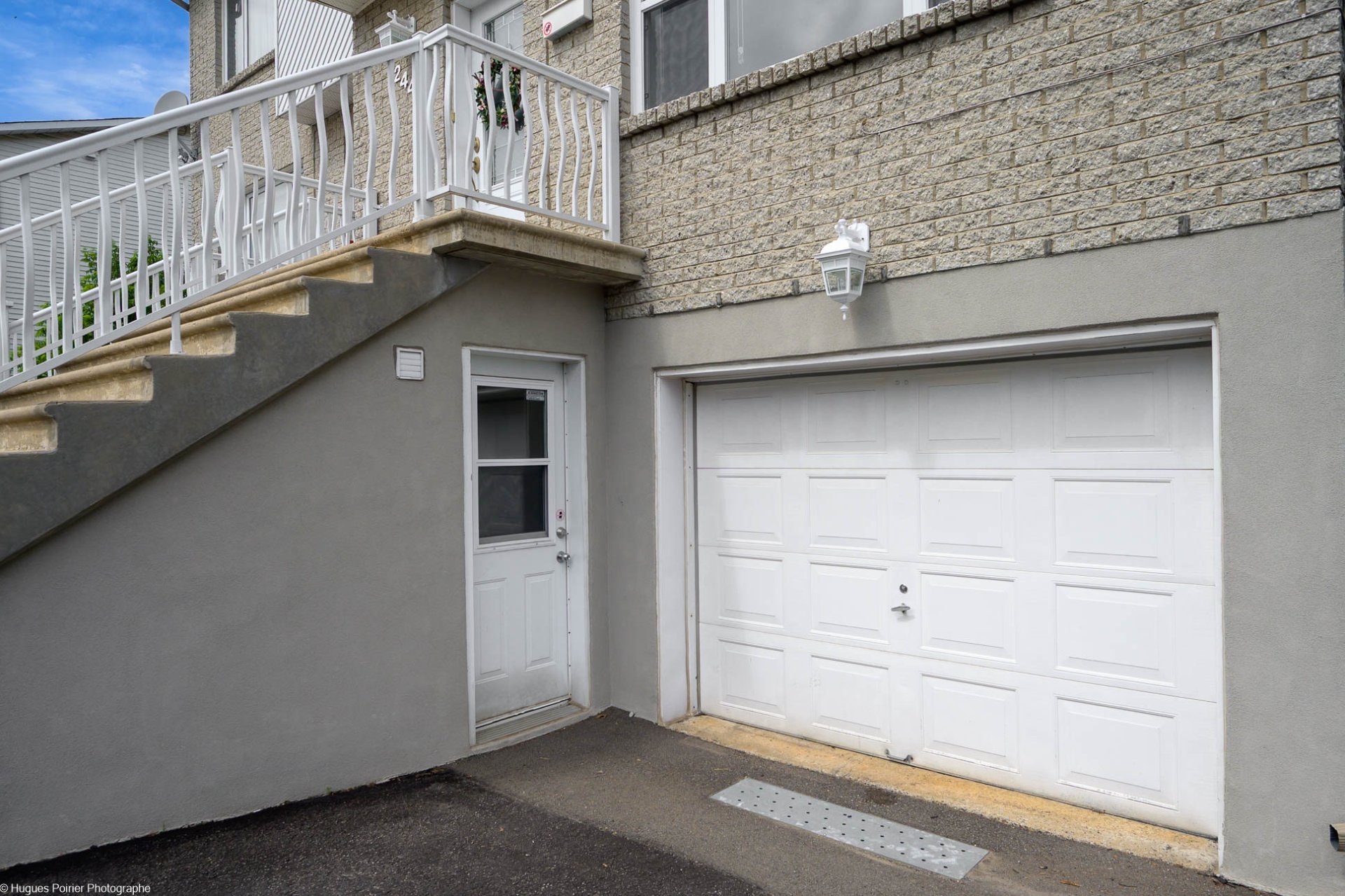Photo - Garage