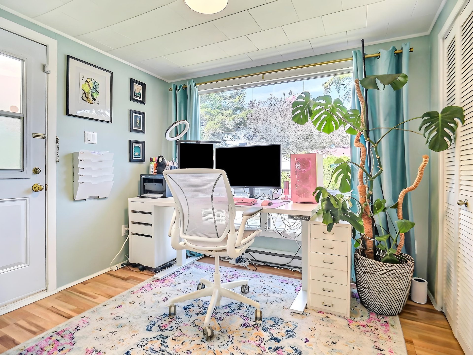 Photo - Office