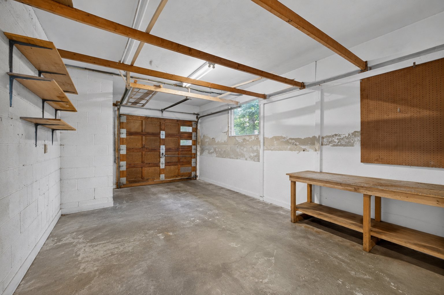 Photo - Garage