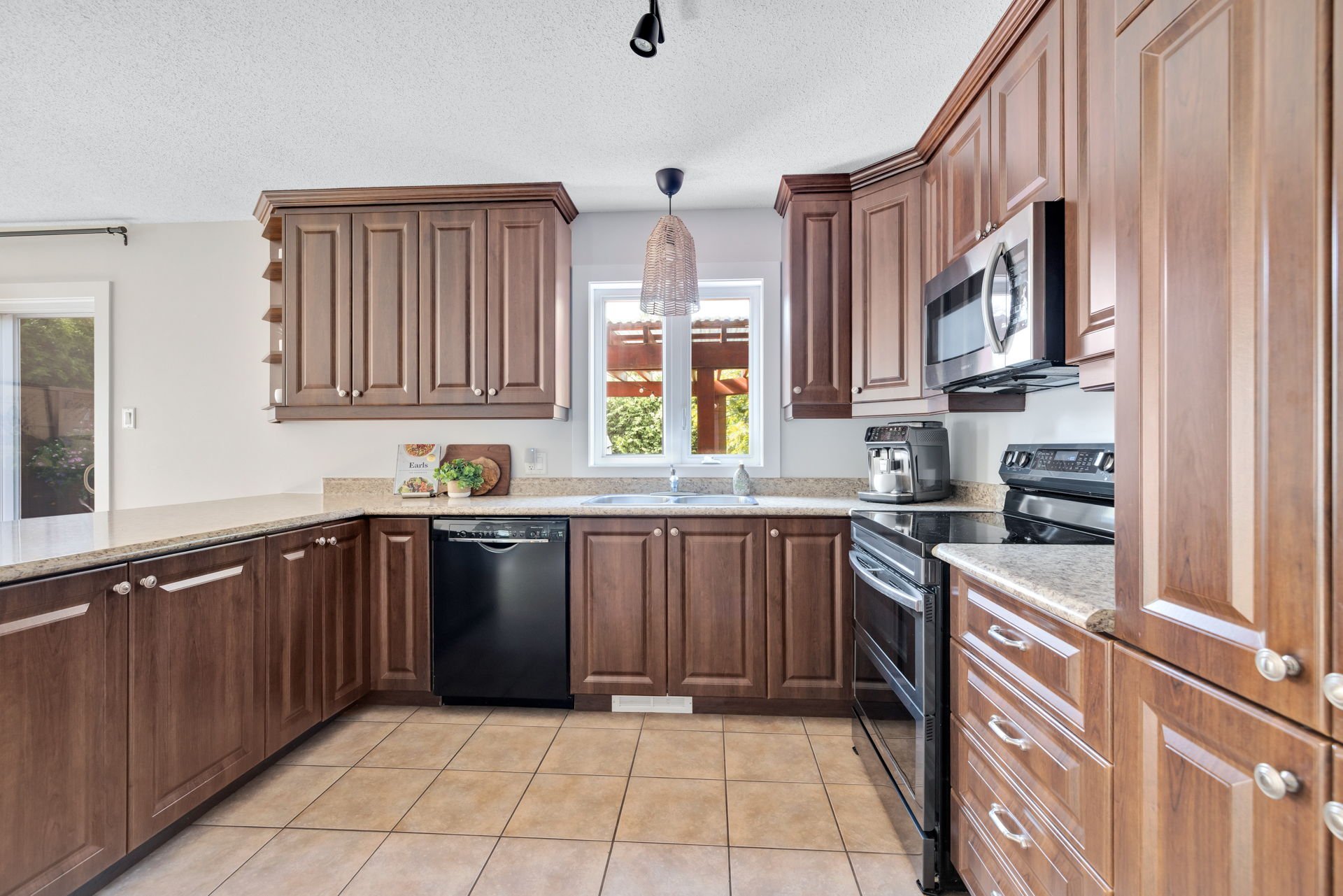 Photo - Kitchen